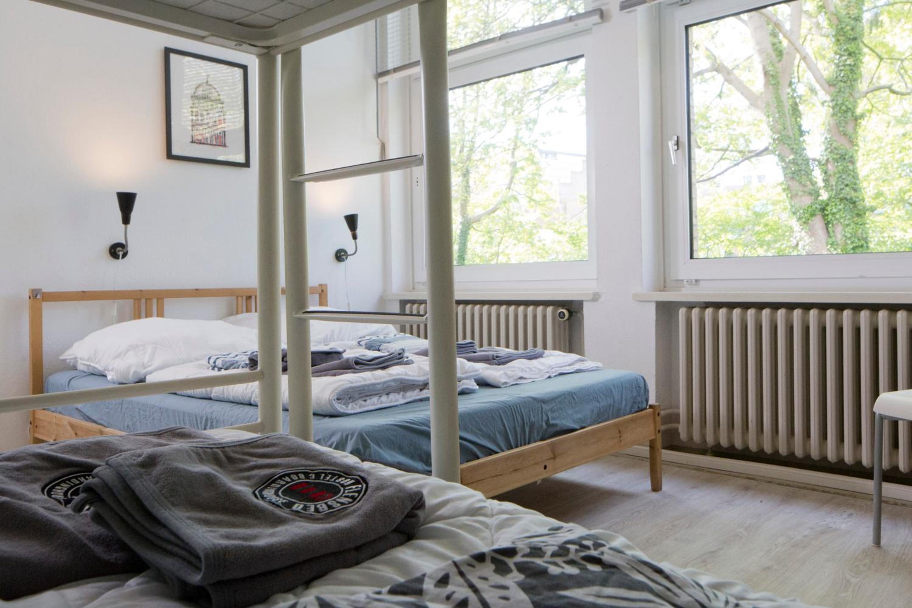 5 Bed Room with shared Bathroom