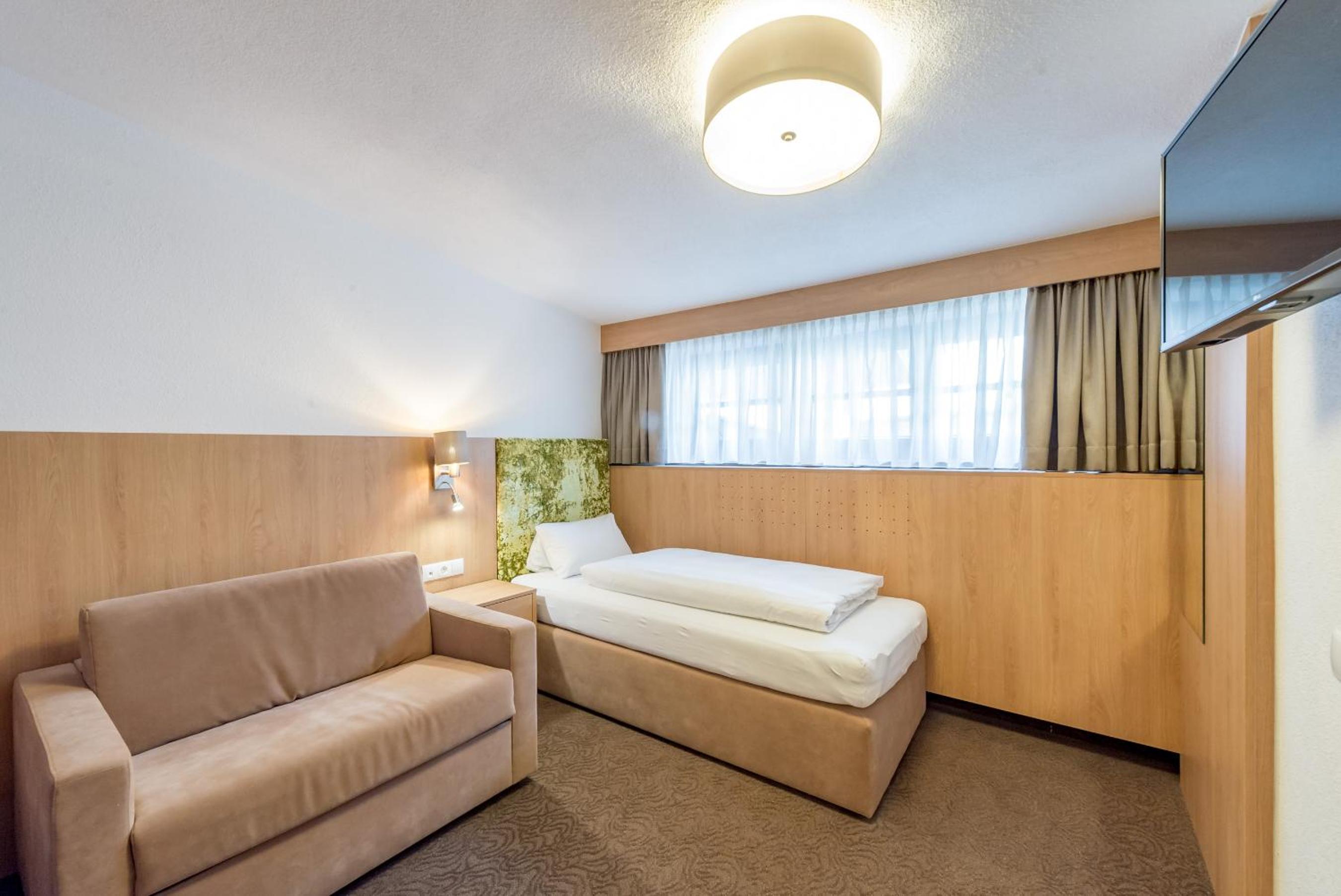 Deluxe Single Room