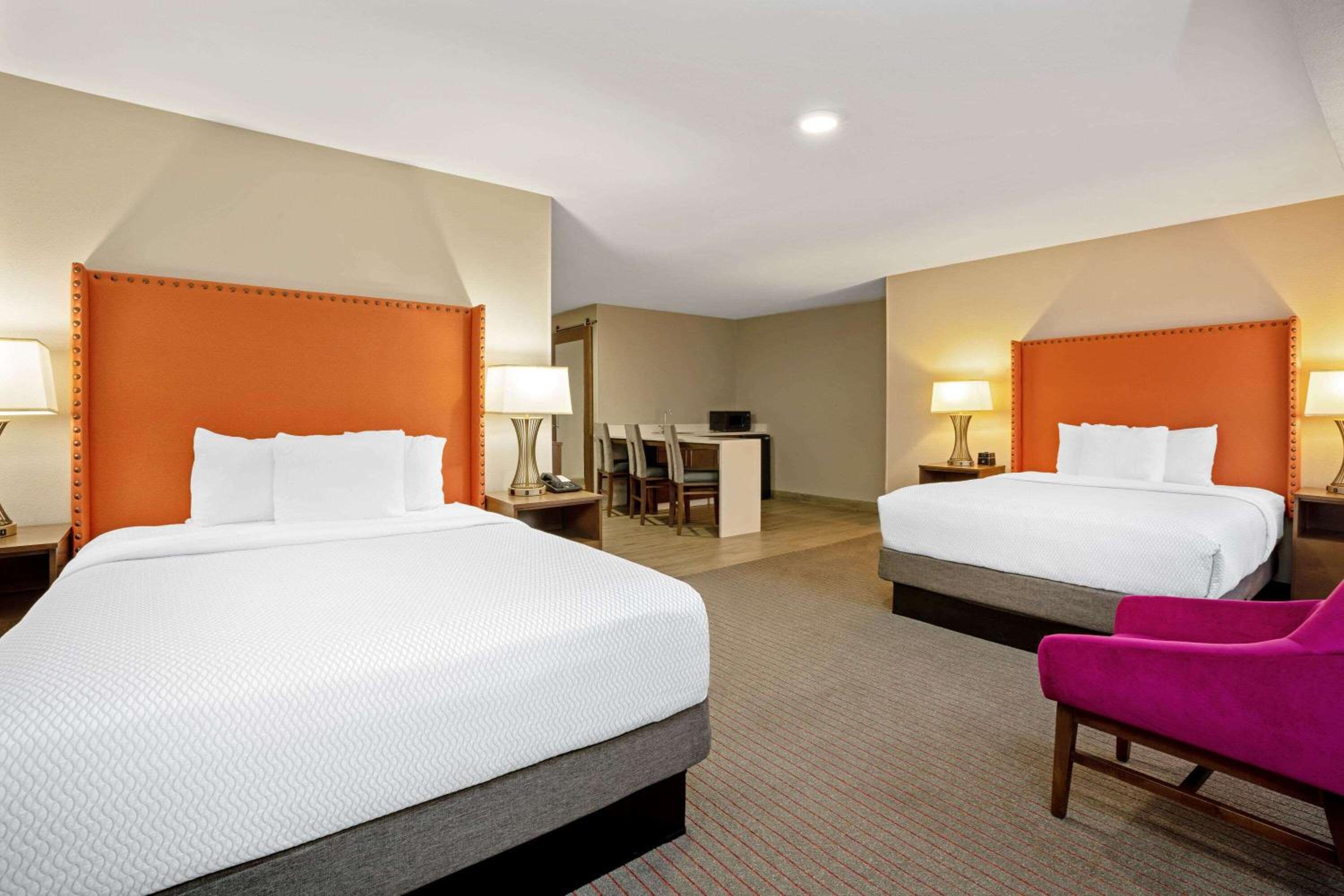 Studio Suite with Two Queen Beds - Non-Smoking photo 1