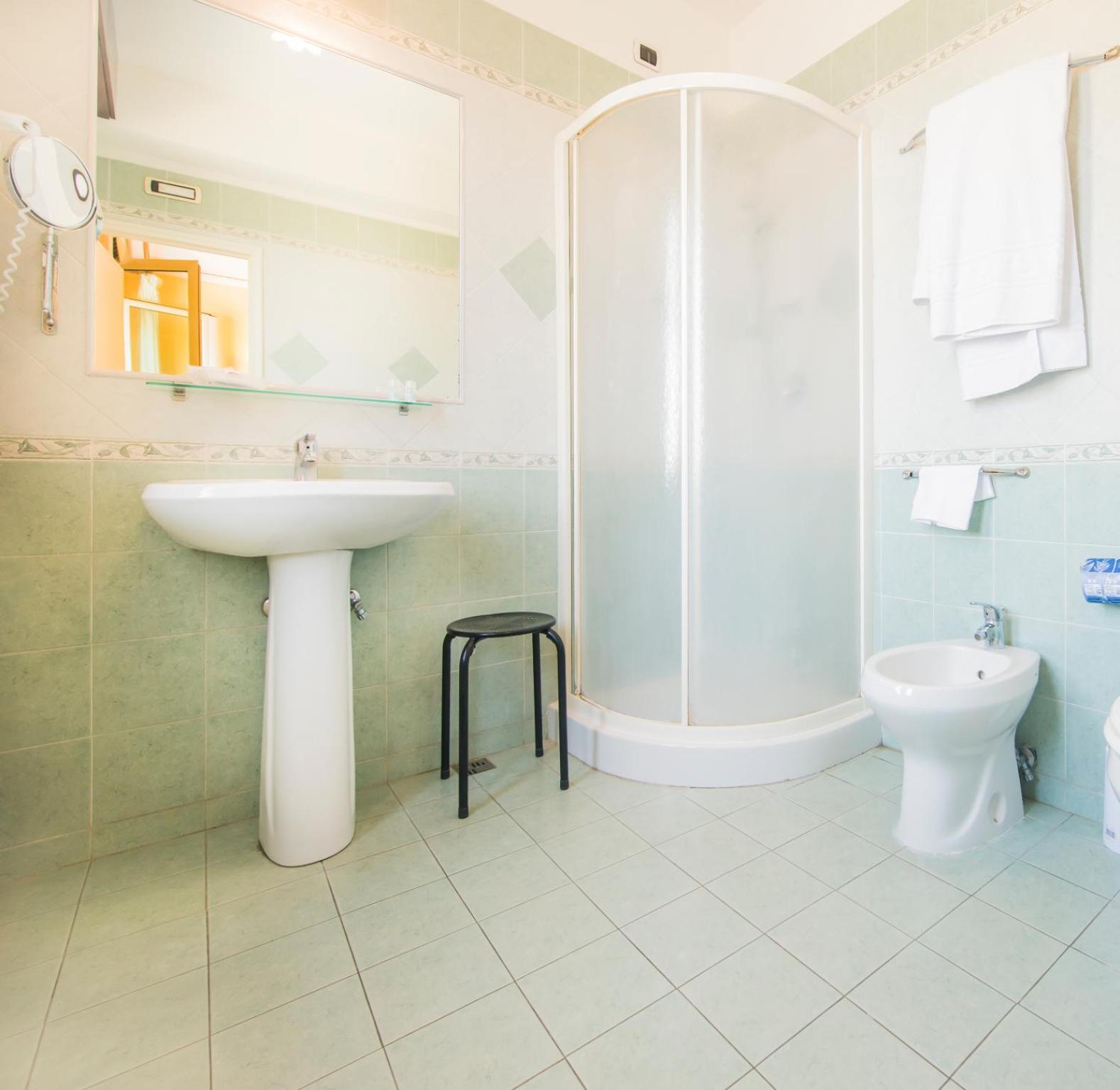Deluxe Double Room with Terrace and Sea View - Photo 10