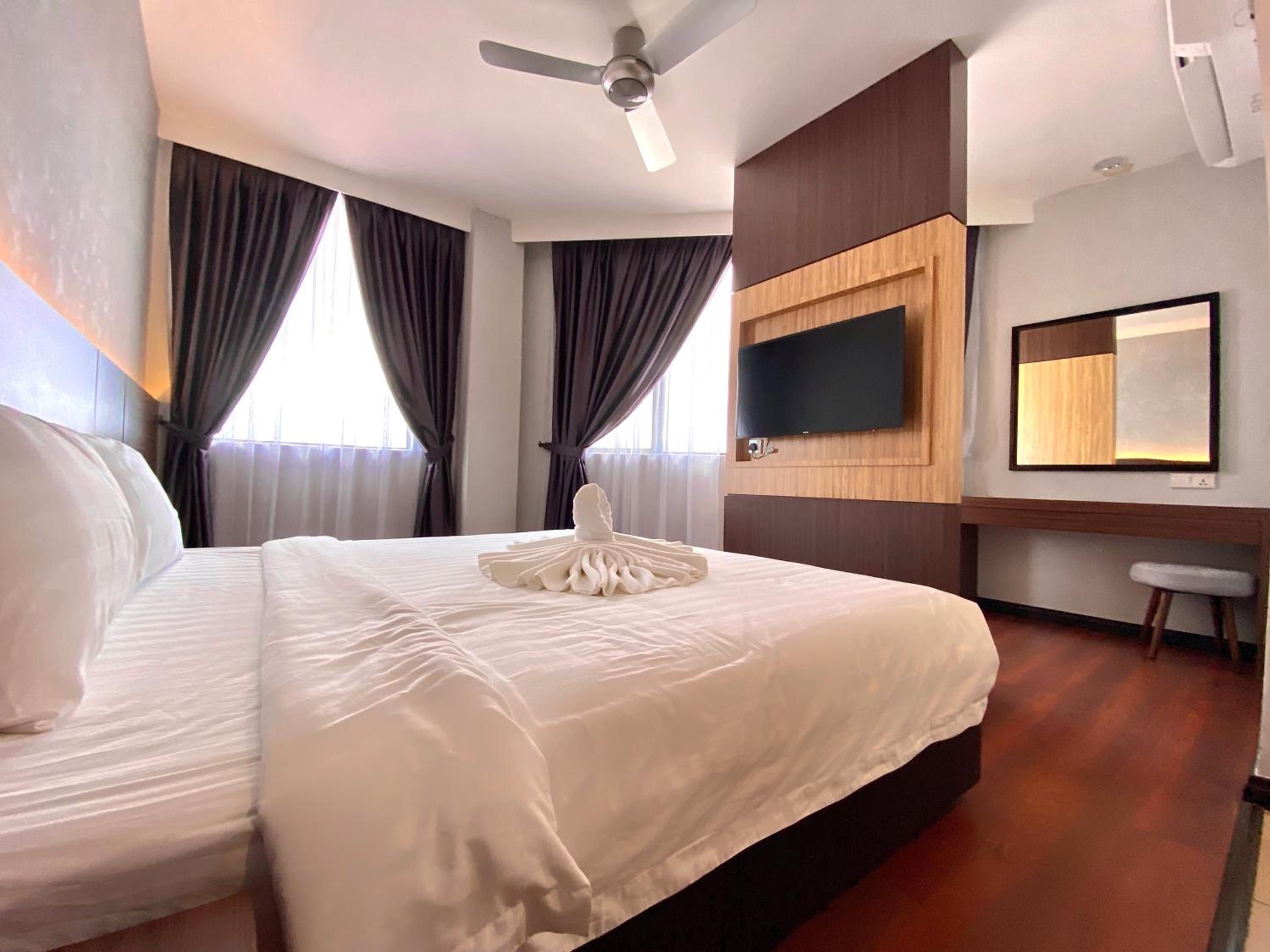 Deluxe King Room - Photo 5