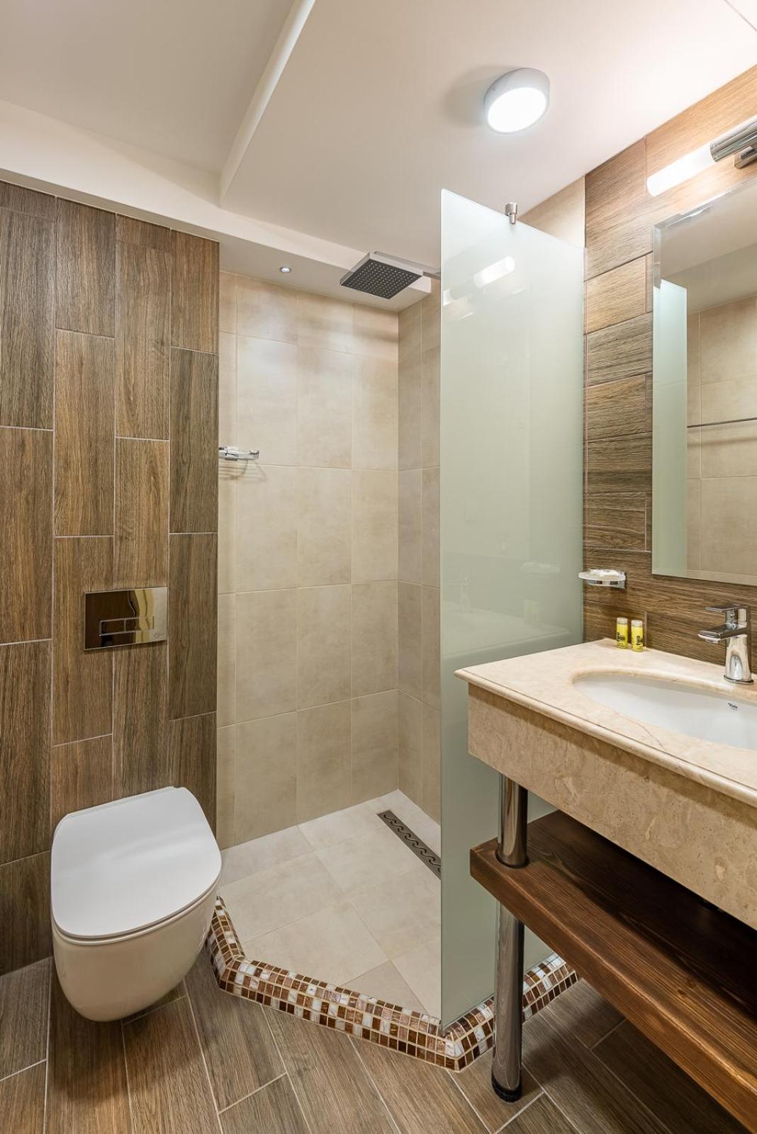 Standard Double or Twin Room photo 3