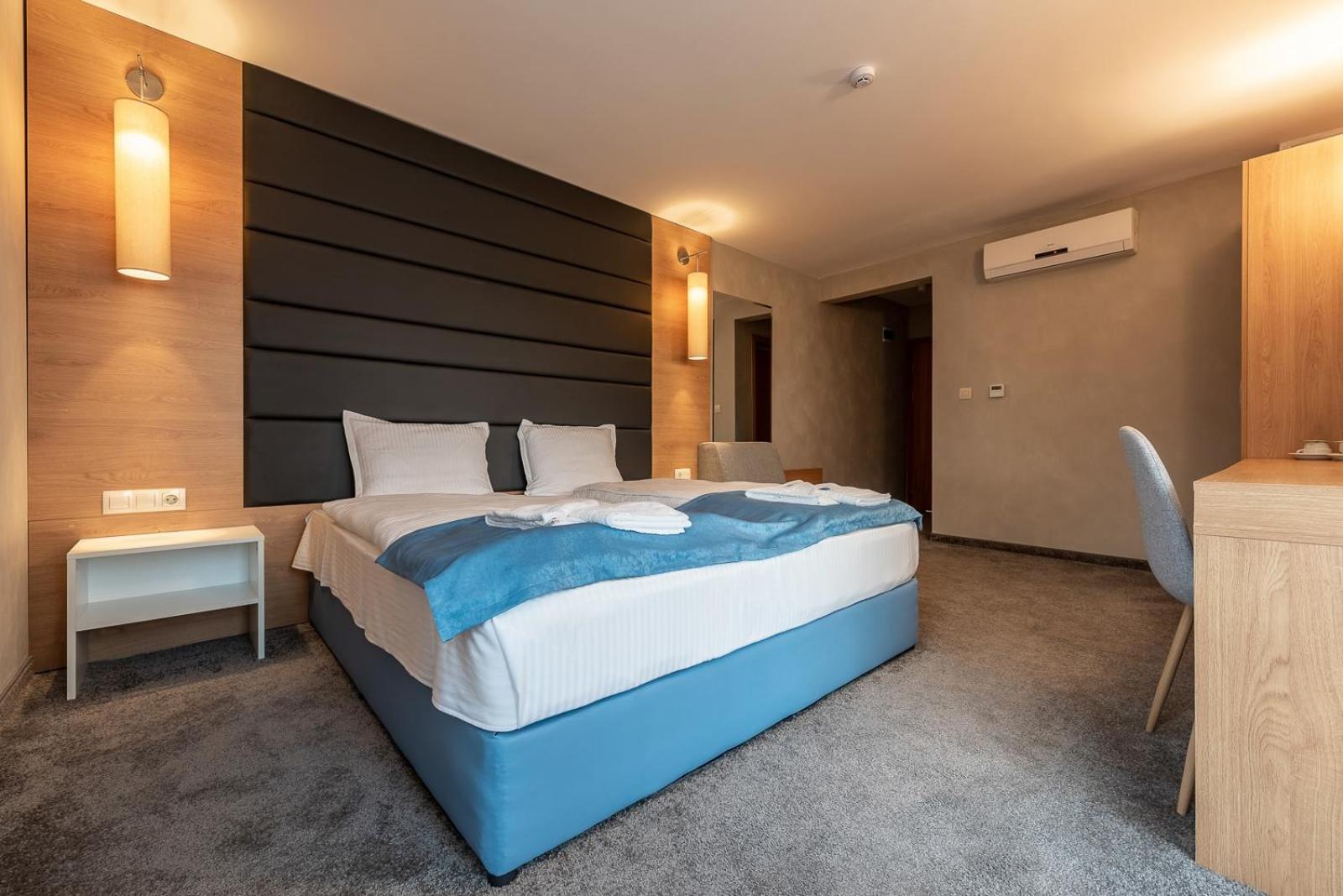 Superior Double or Twin Room with Lake View photo 1