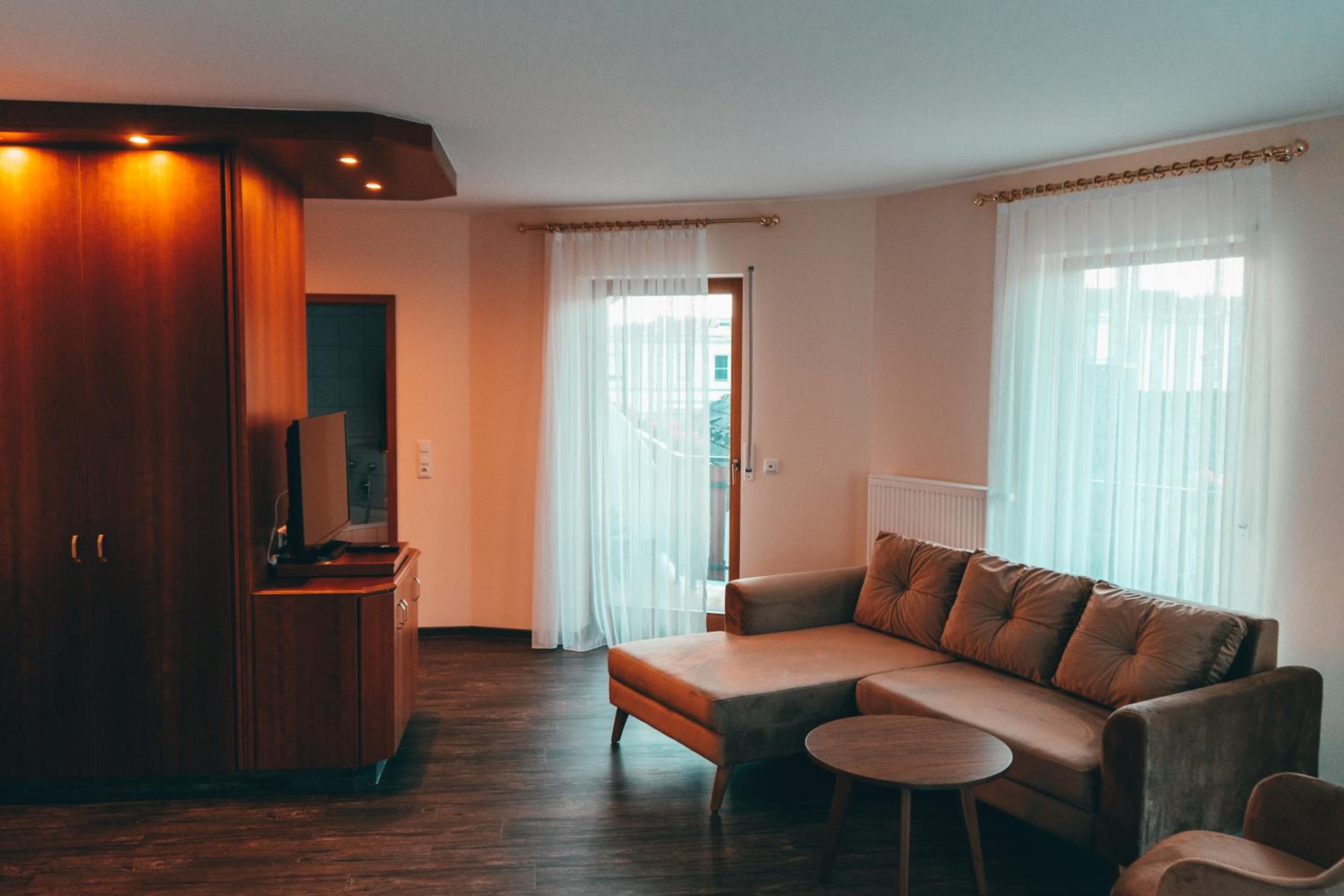 Suite with Balcony - Photo 3
