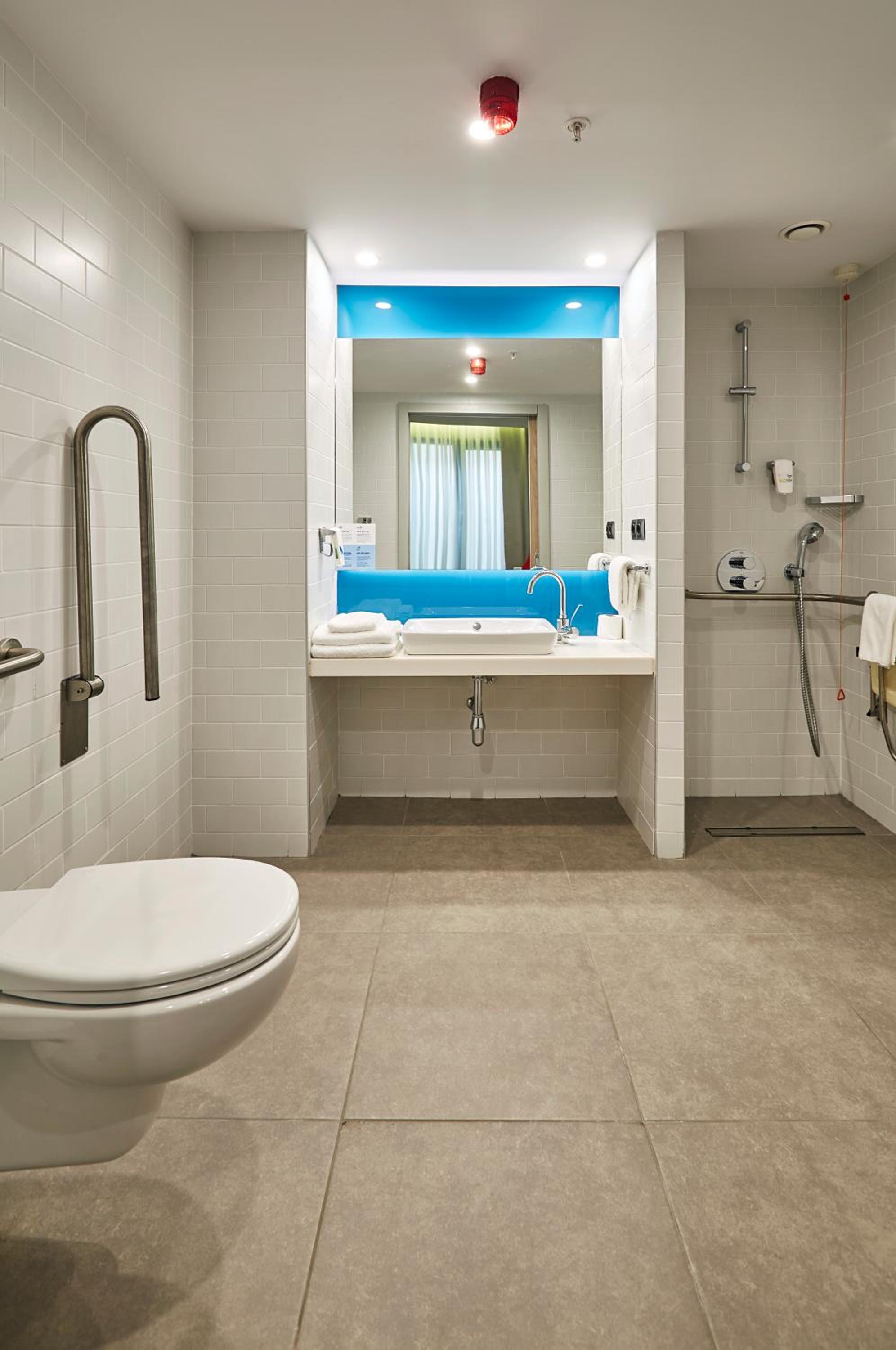 Standard Double Room with Free Breakfast - Accessible photo 2
