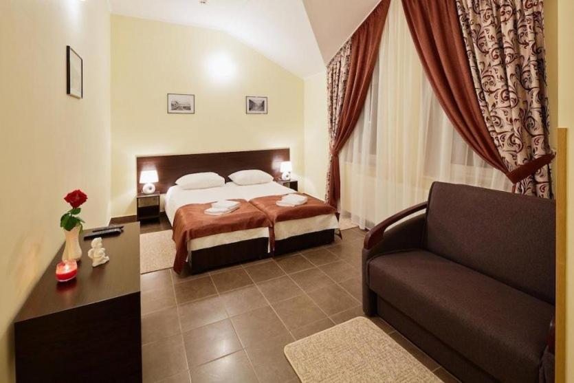 Twin Room with Bath photo 3