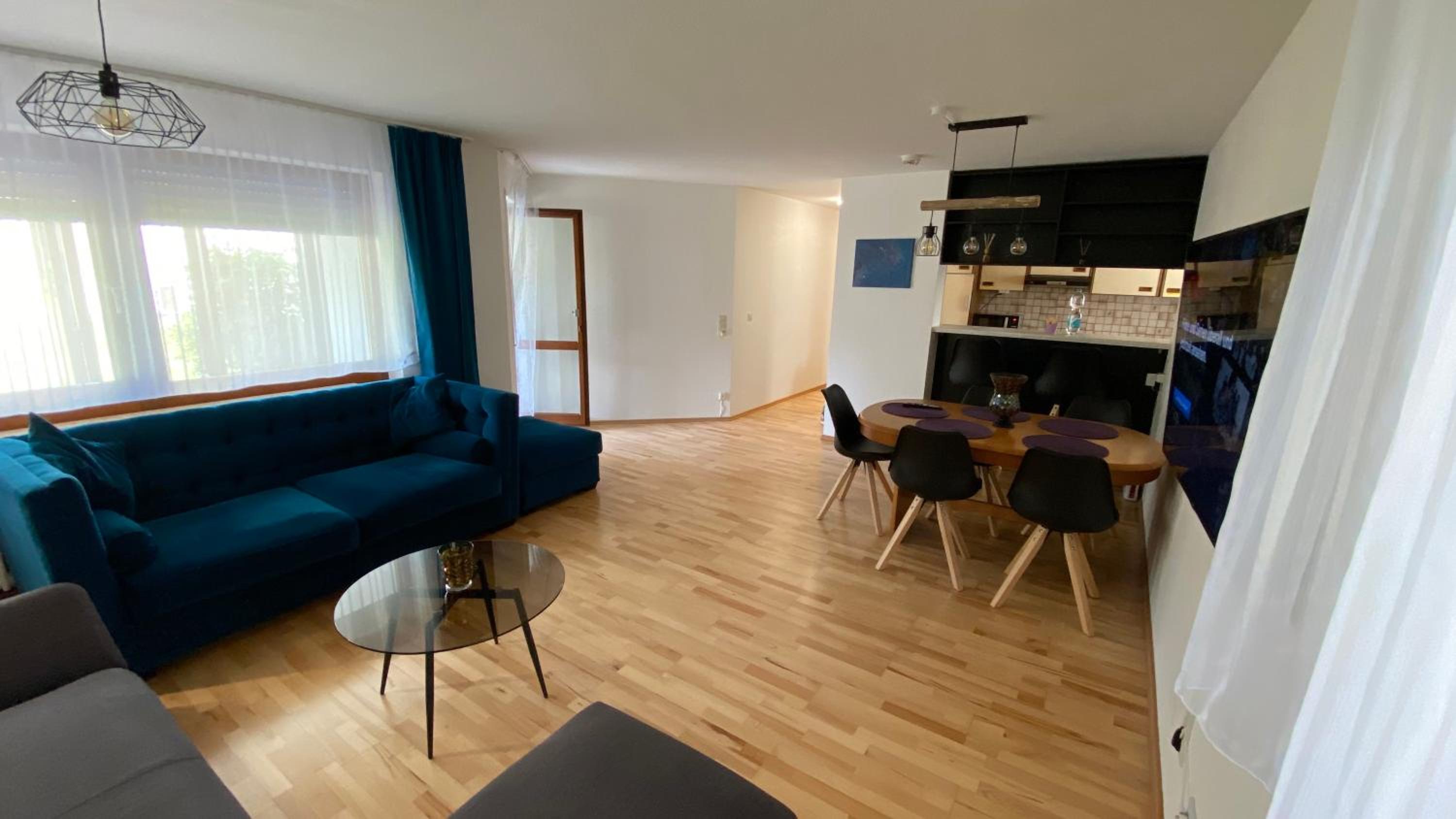 Apartment with Terrace - Photo 8