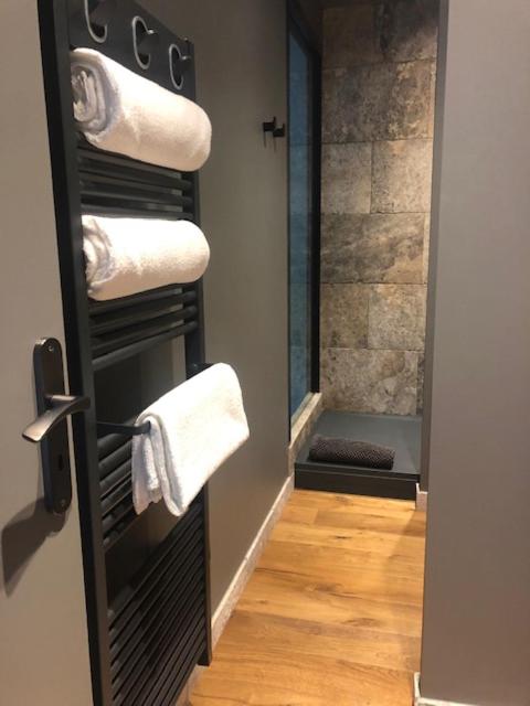 Deluxe King Room - Photo 1