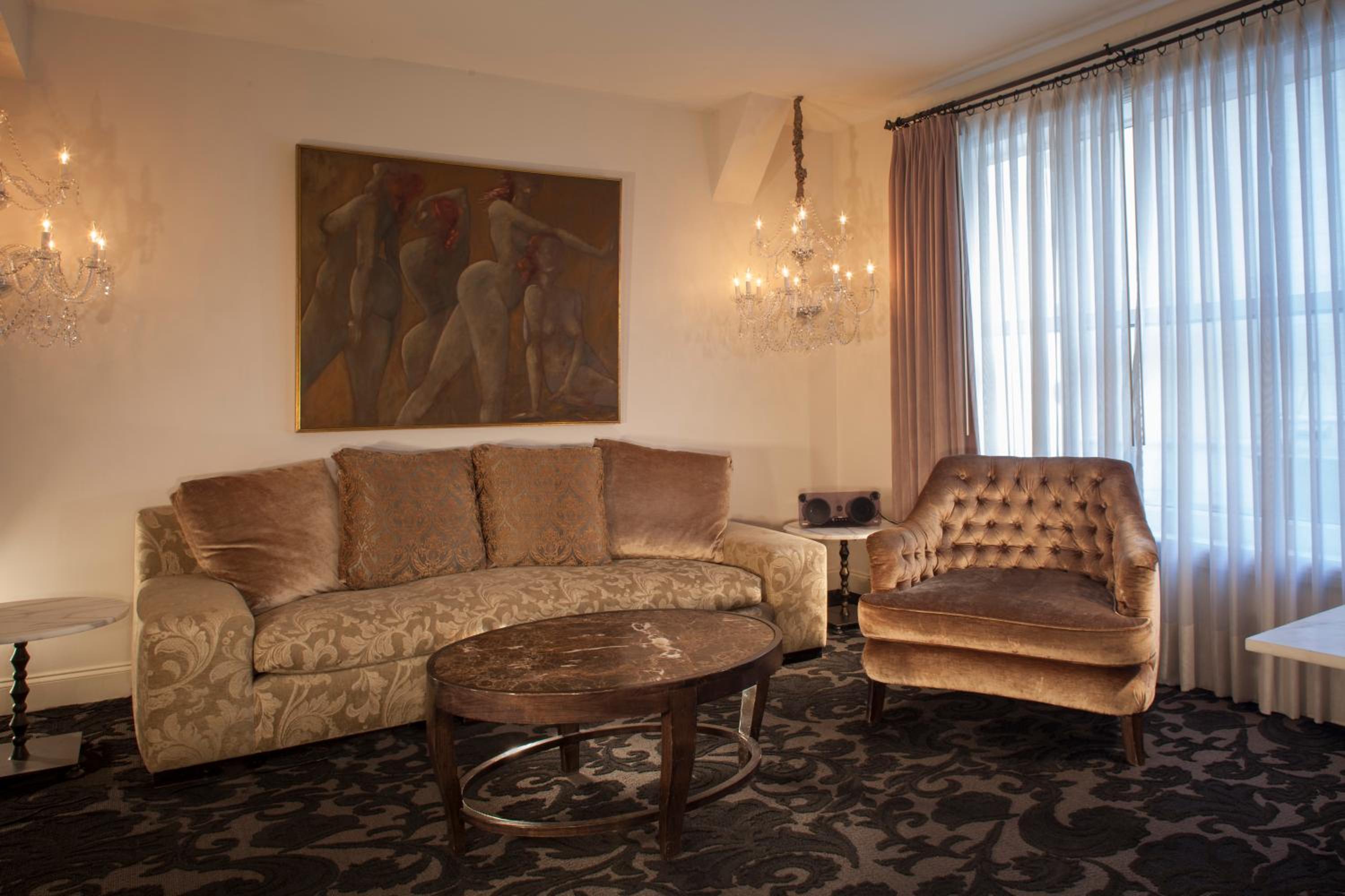 Deluxe King Suite
