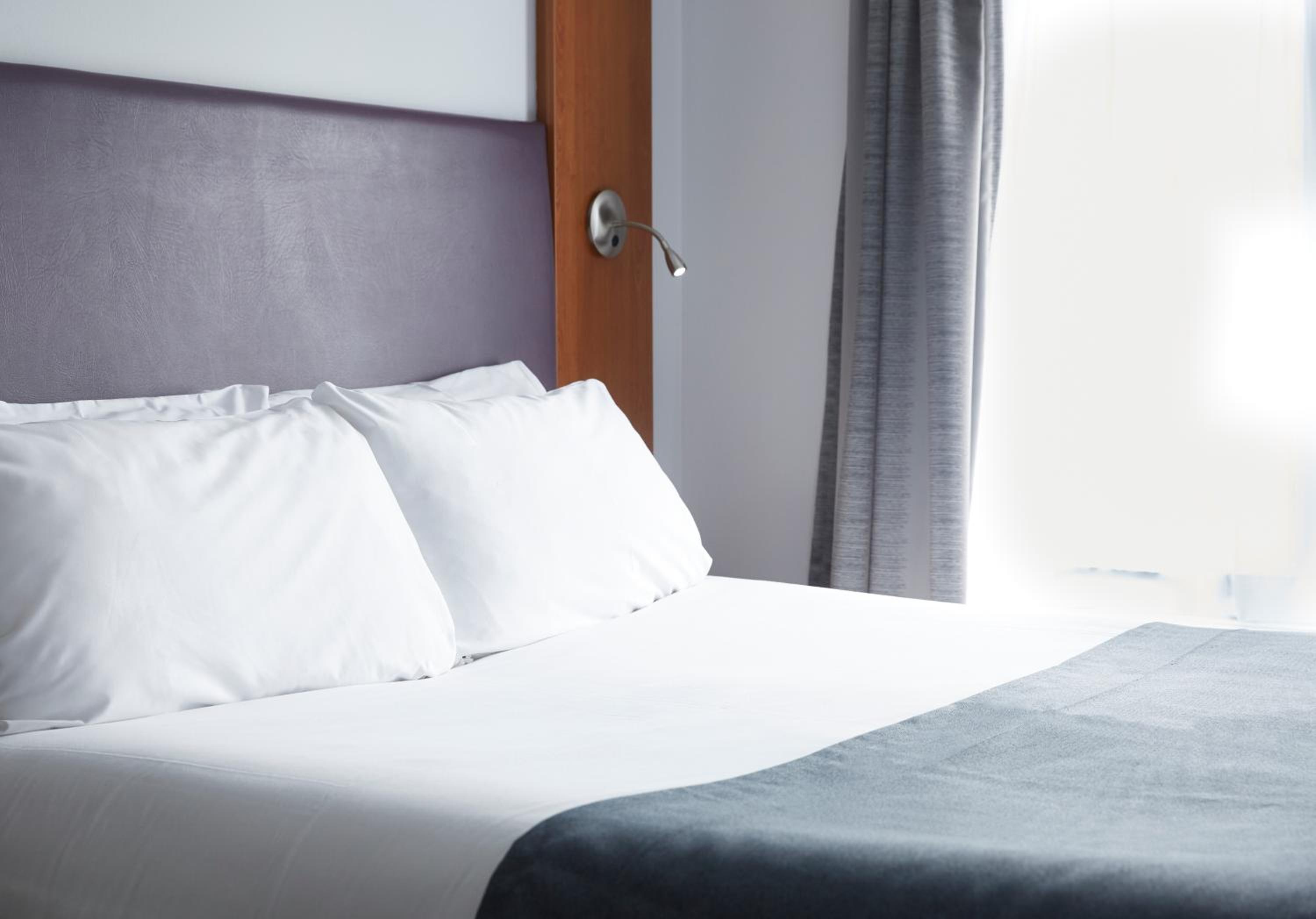 Standard Twin Room - Photo 2