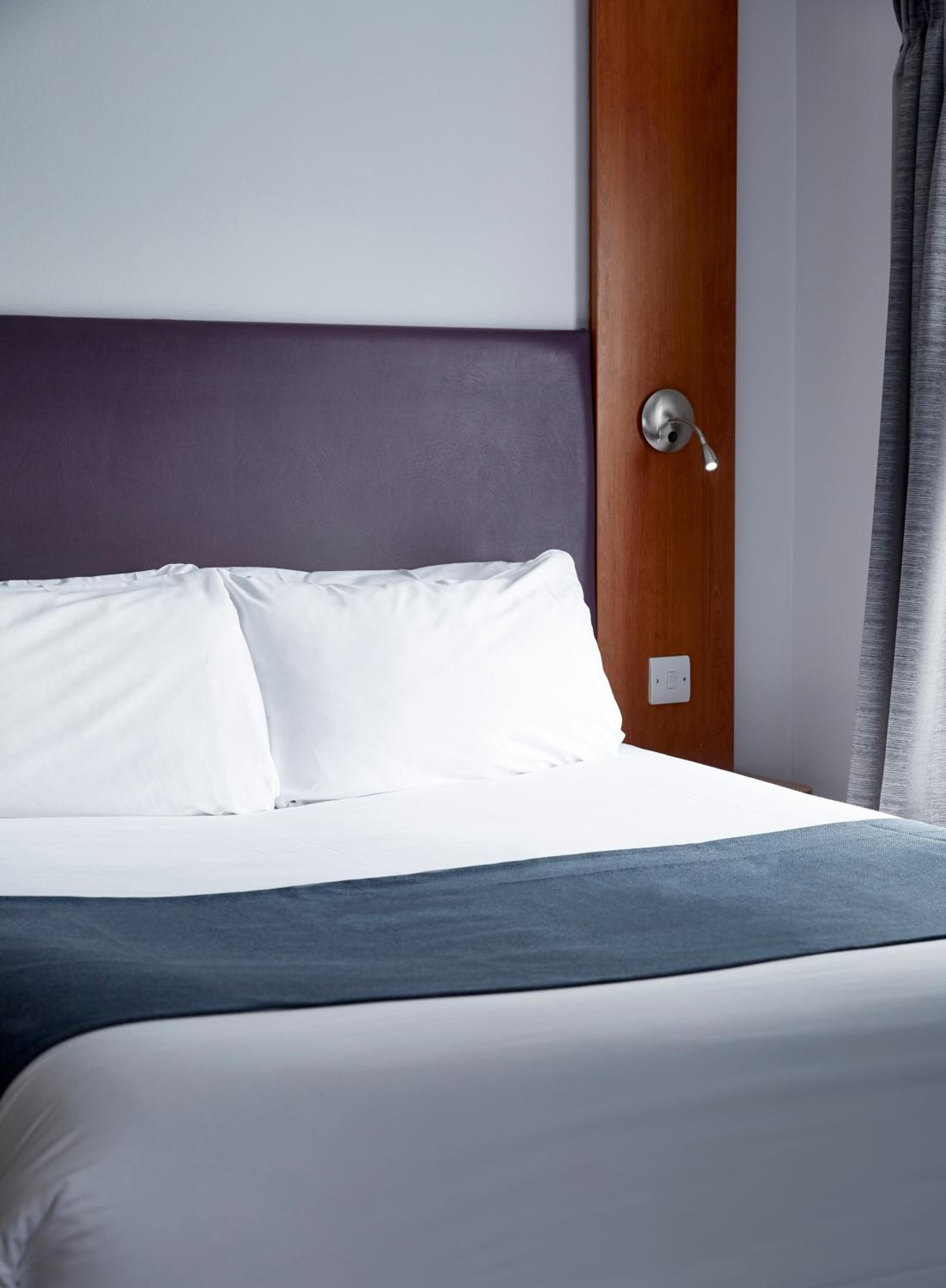 Standard Twin Room - Photo 4