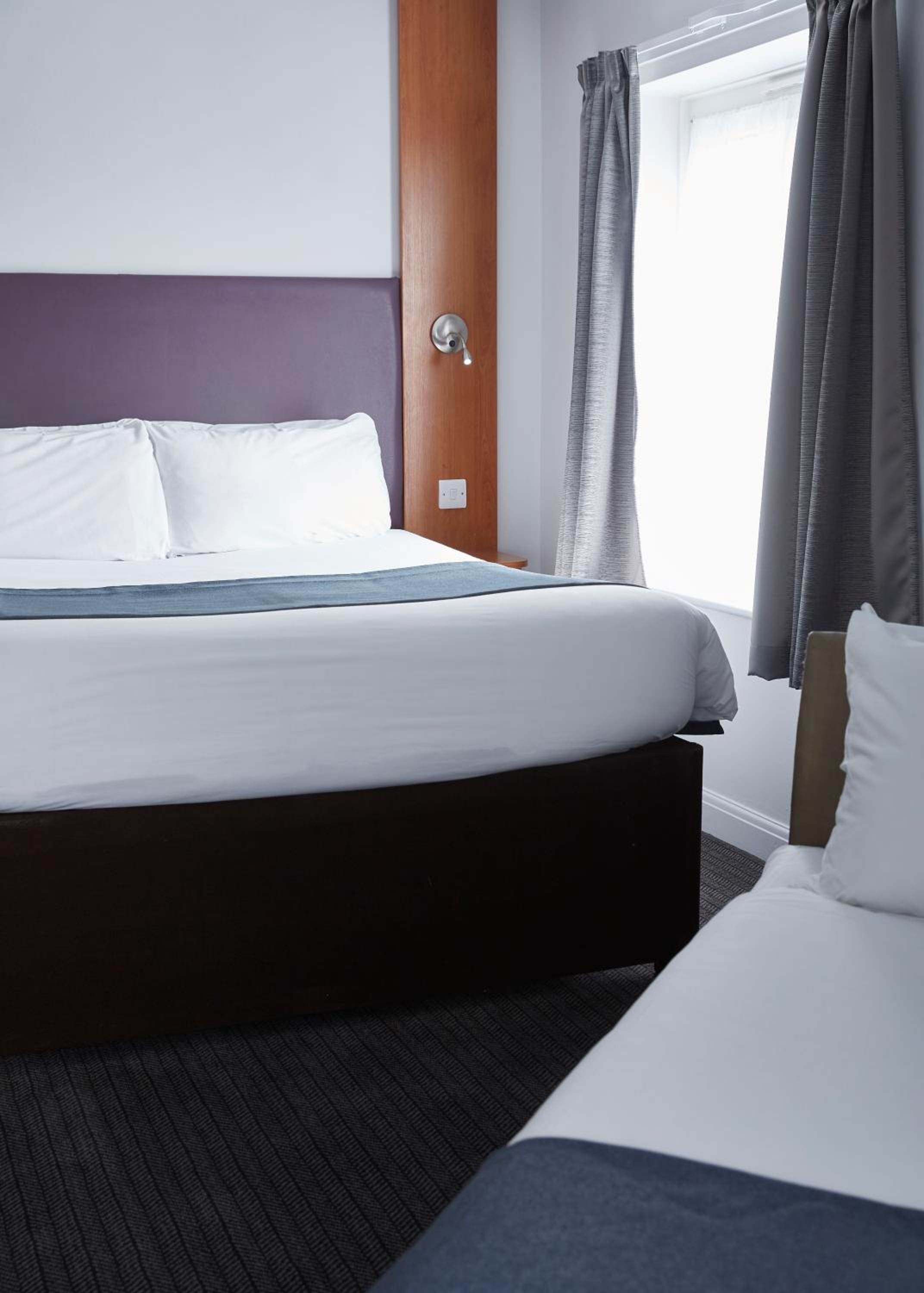 Standard Twin Room - Photo 5