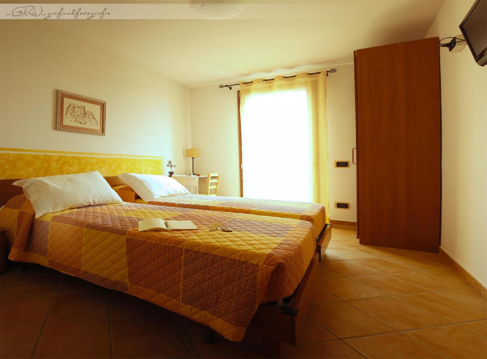 Double or Twin Room with Balcony and Private External Bathroom photo 3