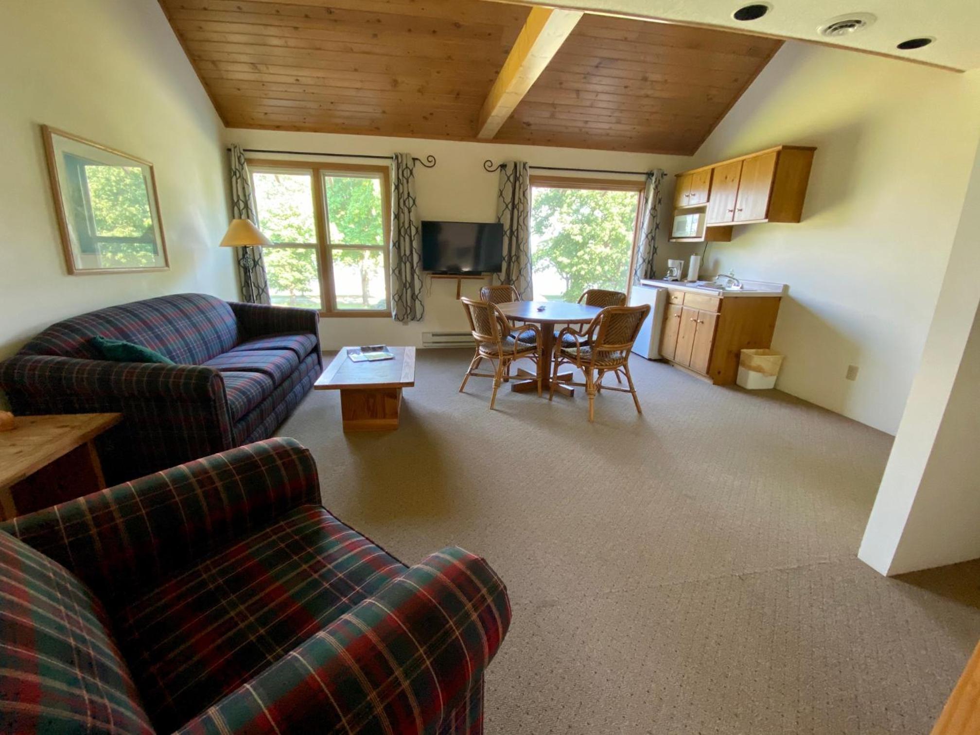 Suite with Lake View photo 1