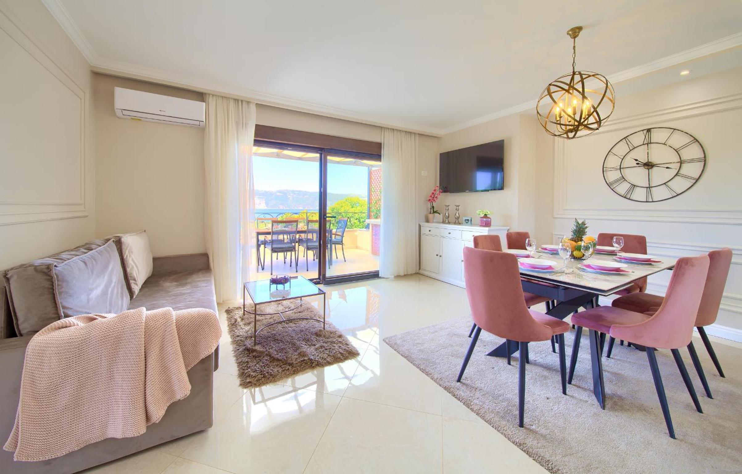Luxury Two-Bedroom Apartment with Terrace and Sea View
