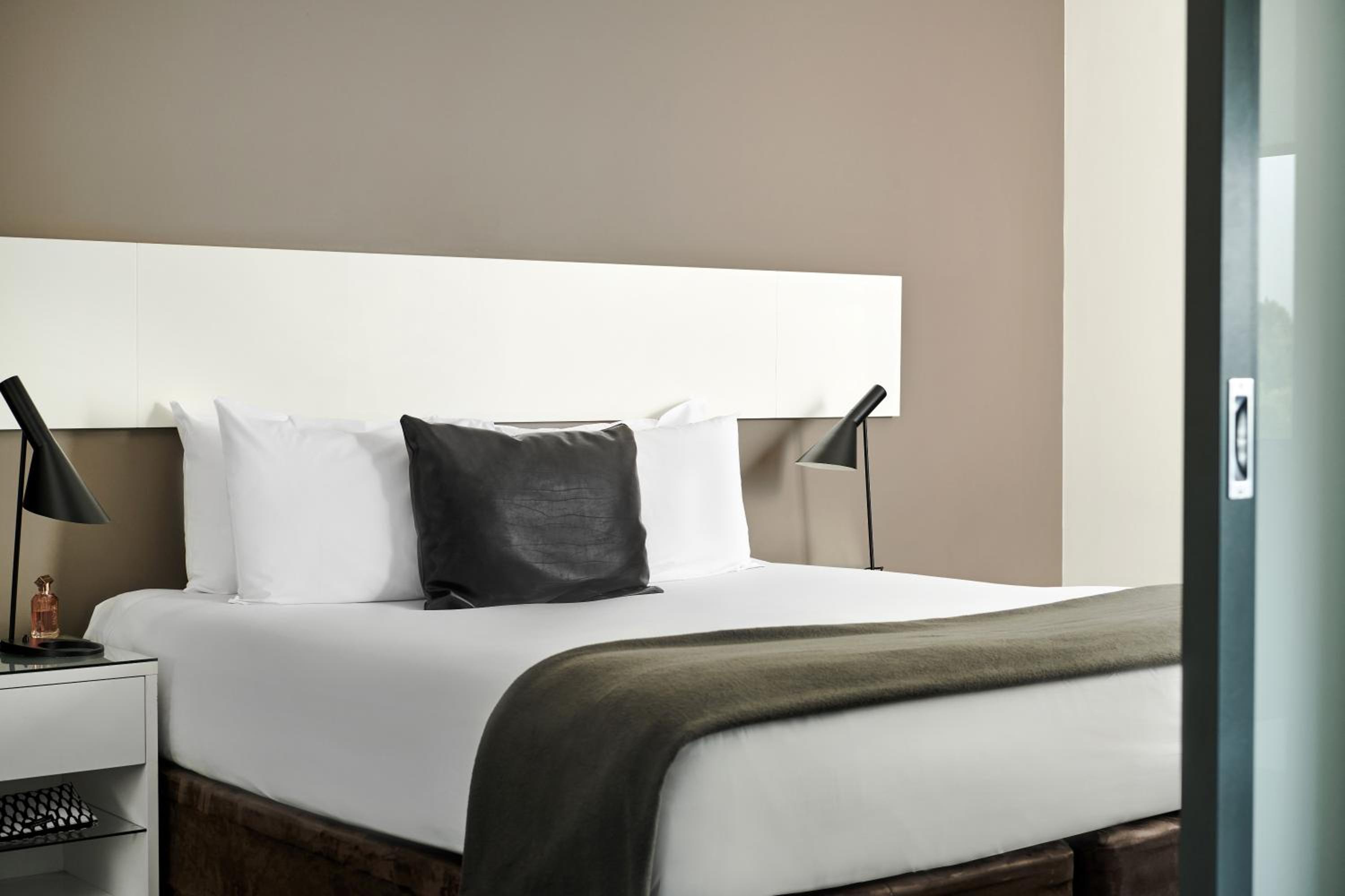 One Bedroom Apartment - Photo 3