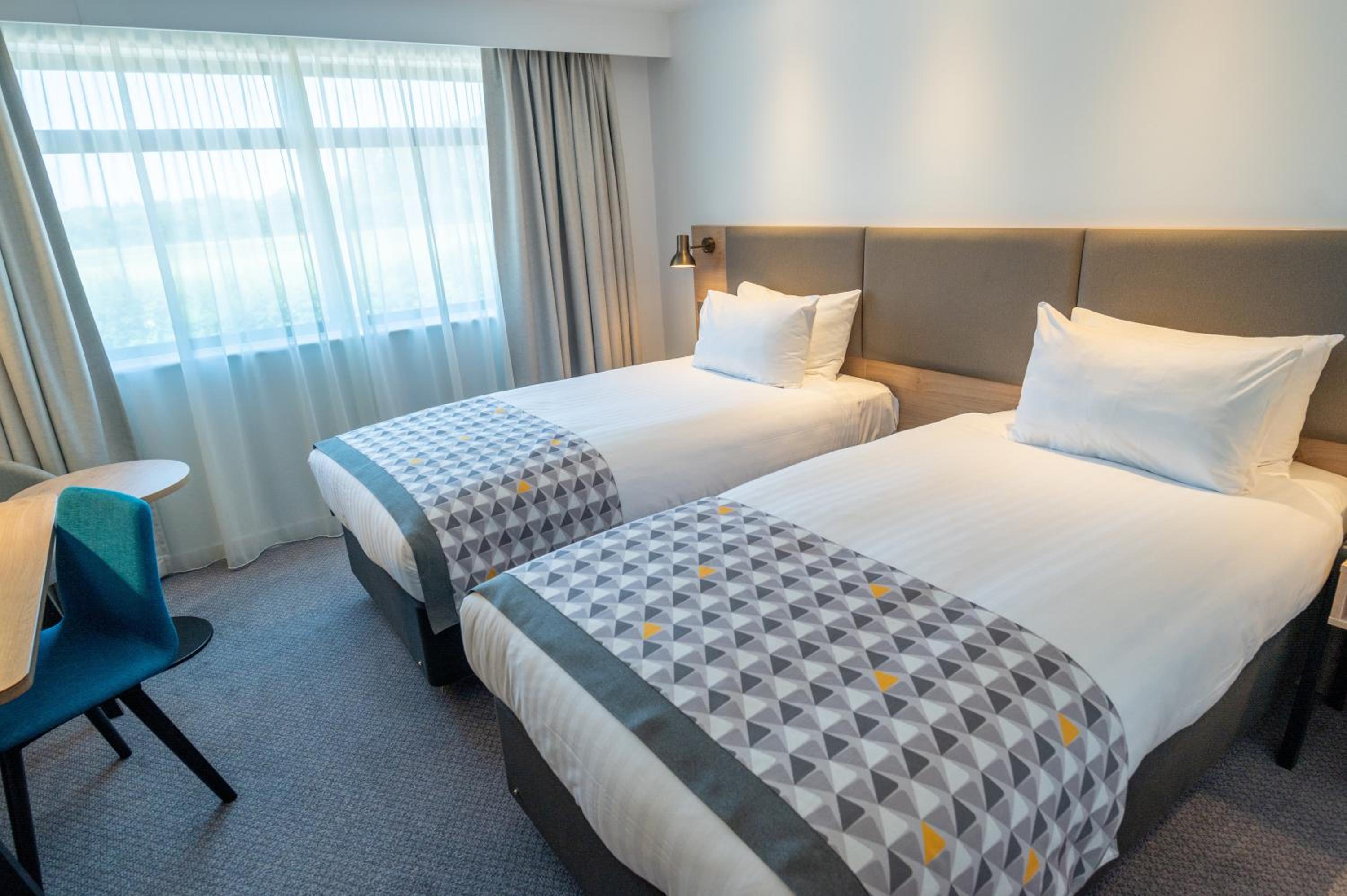 Standard Twin Room - Photo 11
