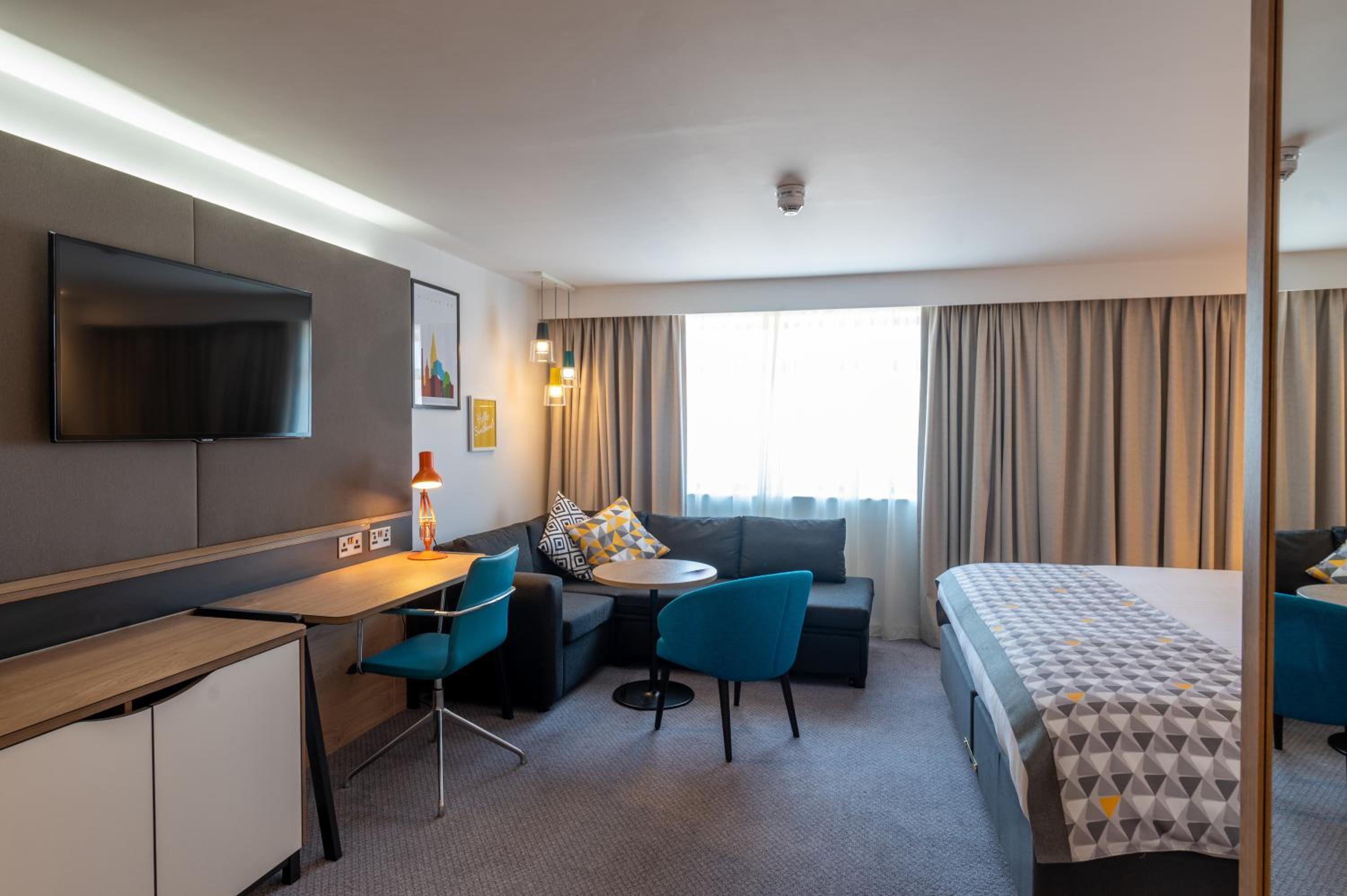 Premium King Room - Photo 22
