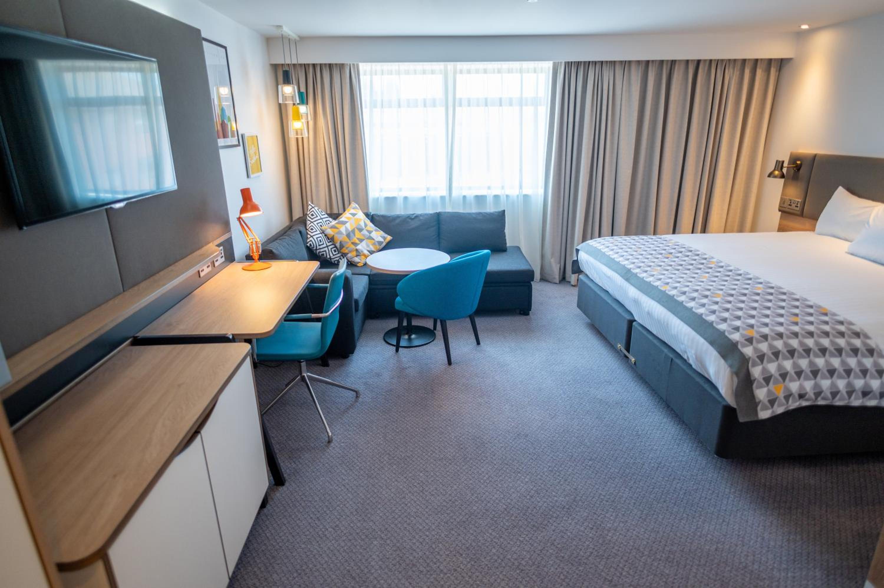 Premium King Room - Photo 20