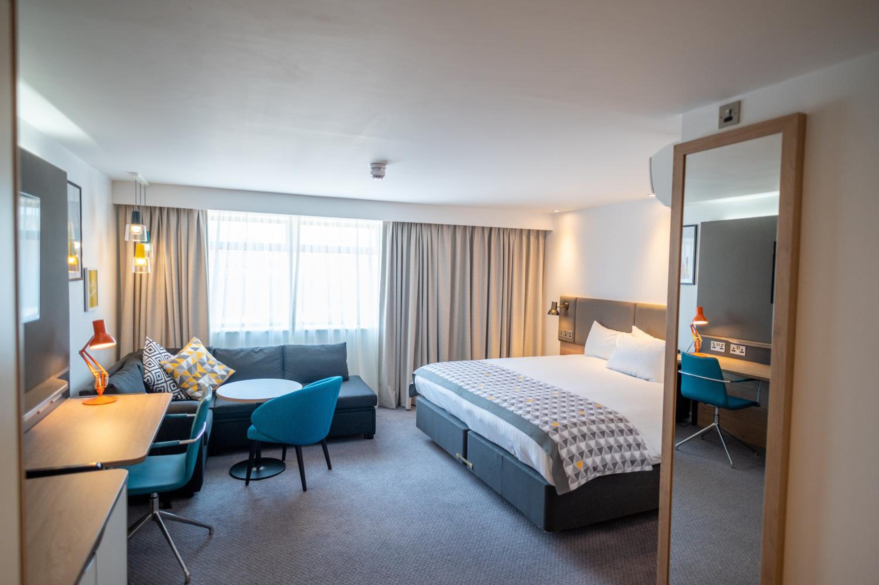 Premium King Room - Photo 21