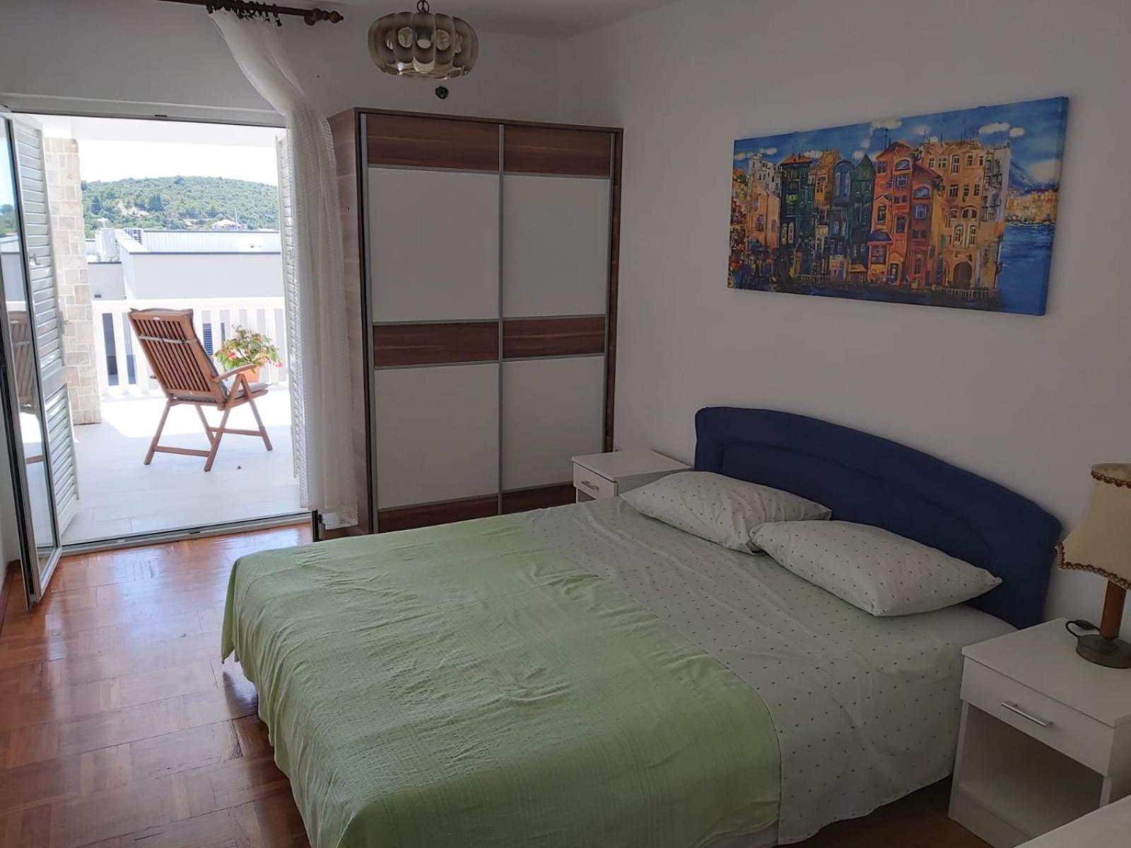 One-Bedroom Apartment - Photo 1
