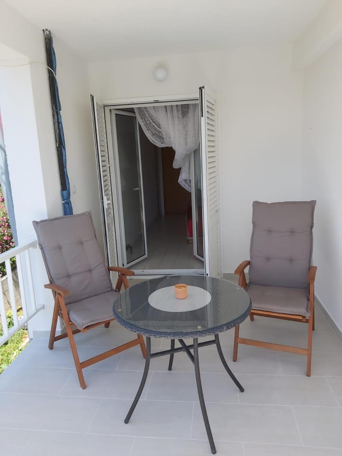 One-Bedroom Apartment - Photo 12