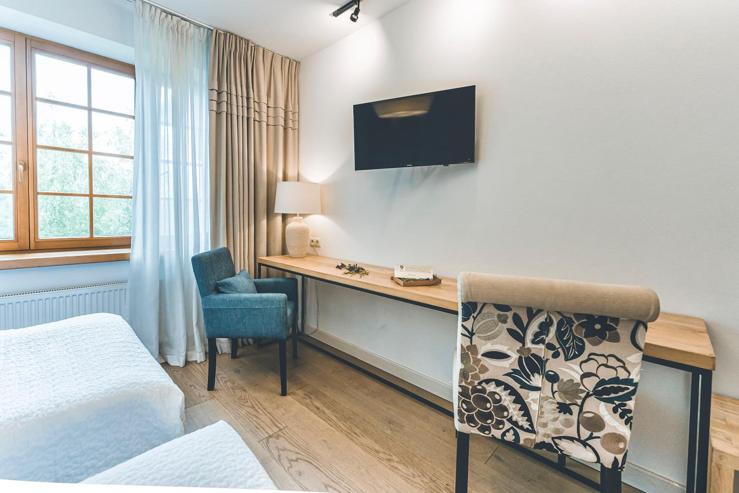 Standard Twin Room - Photo 1