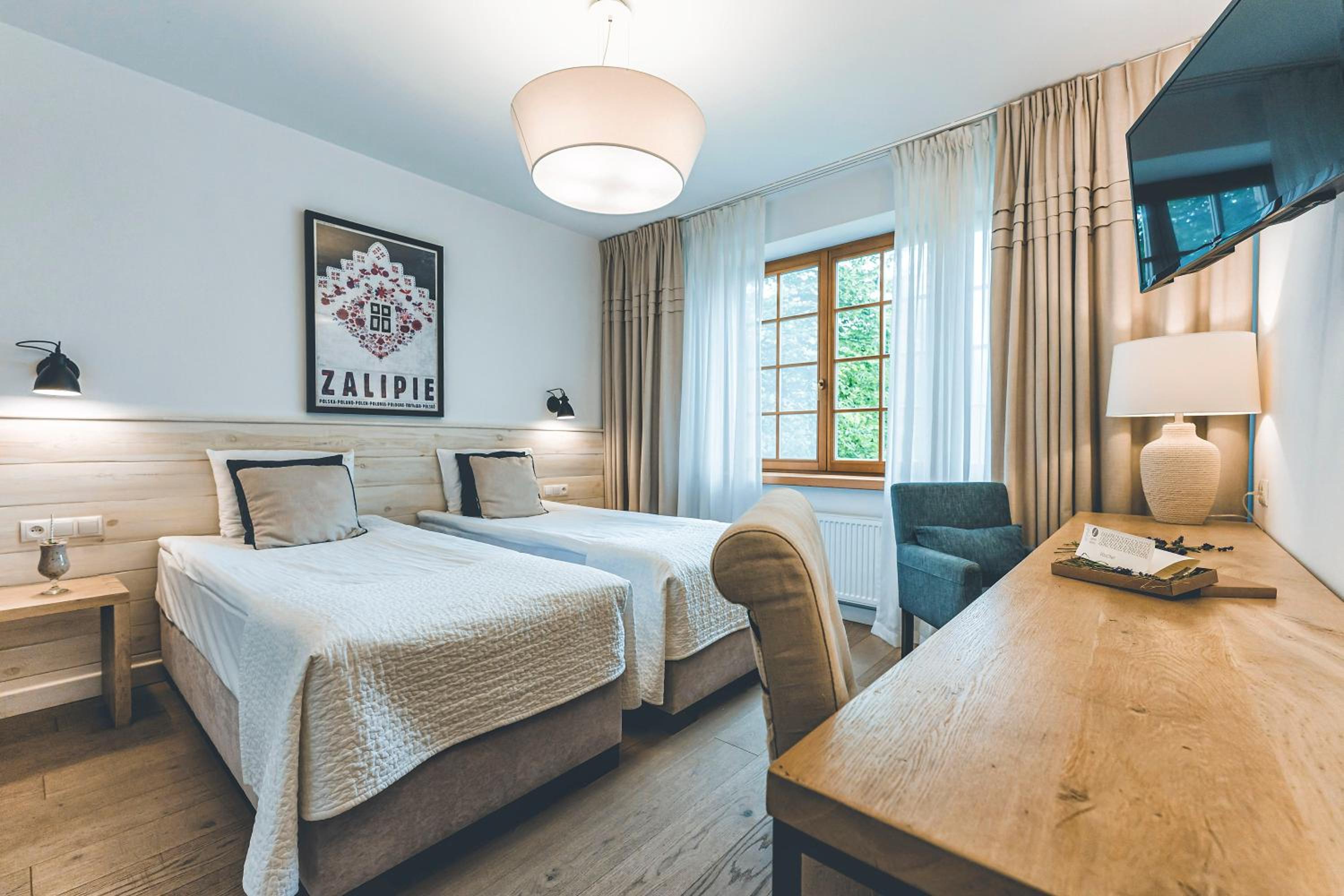 Standard Twin Room - Photo 4