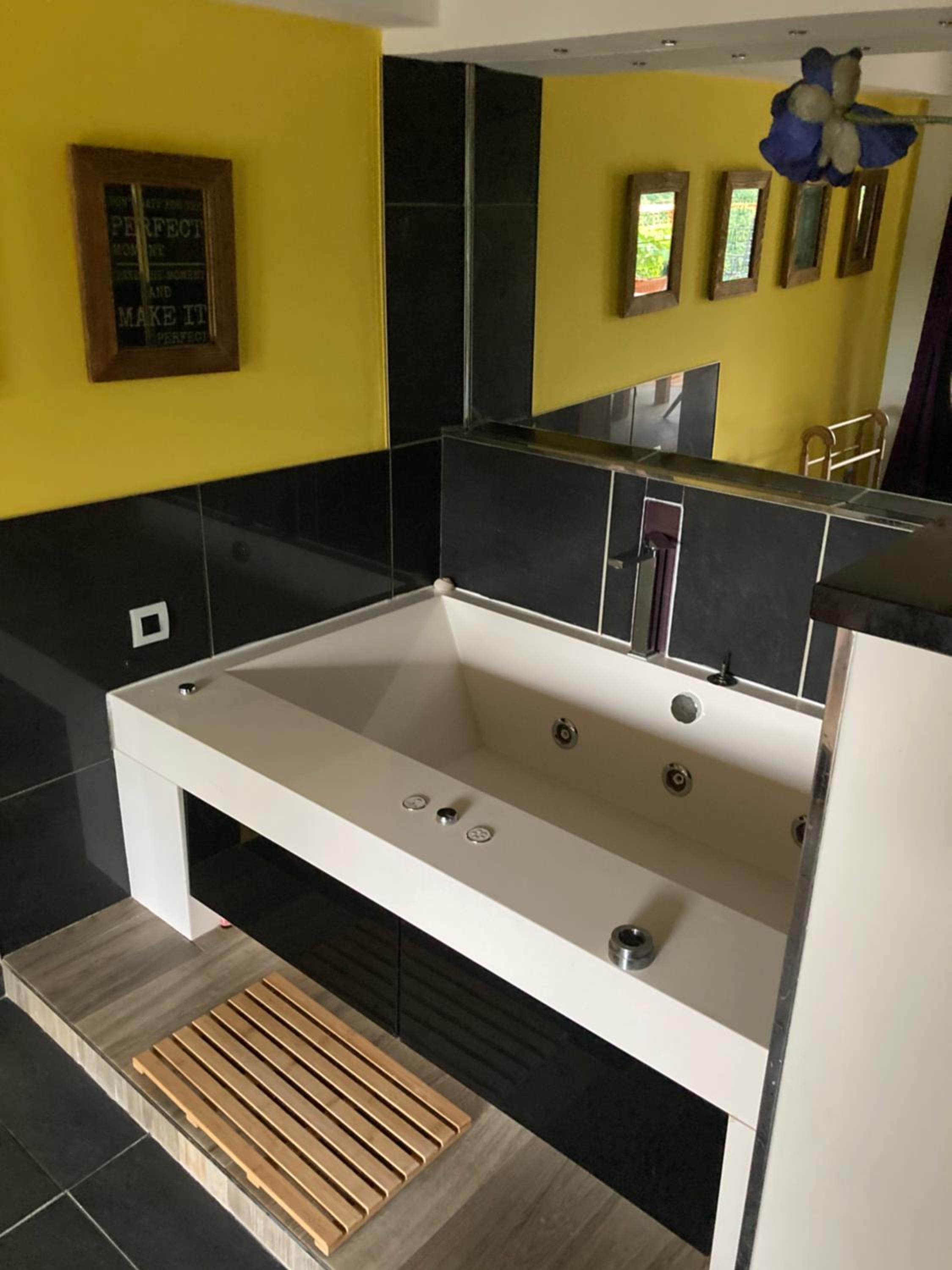 Deluxe Suite with Spa Bath - Photo 27