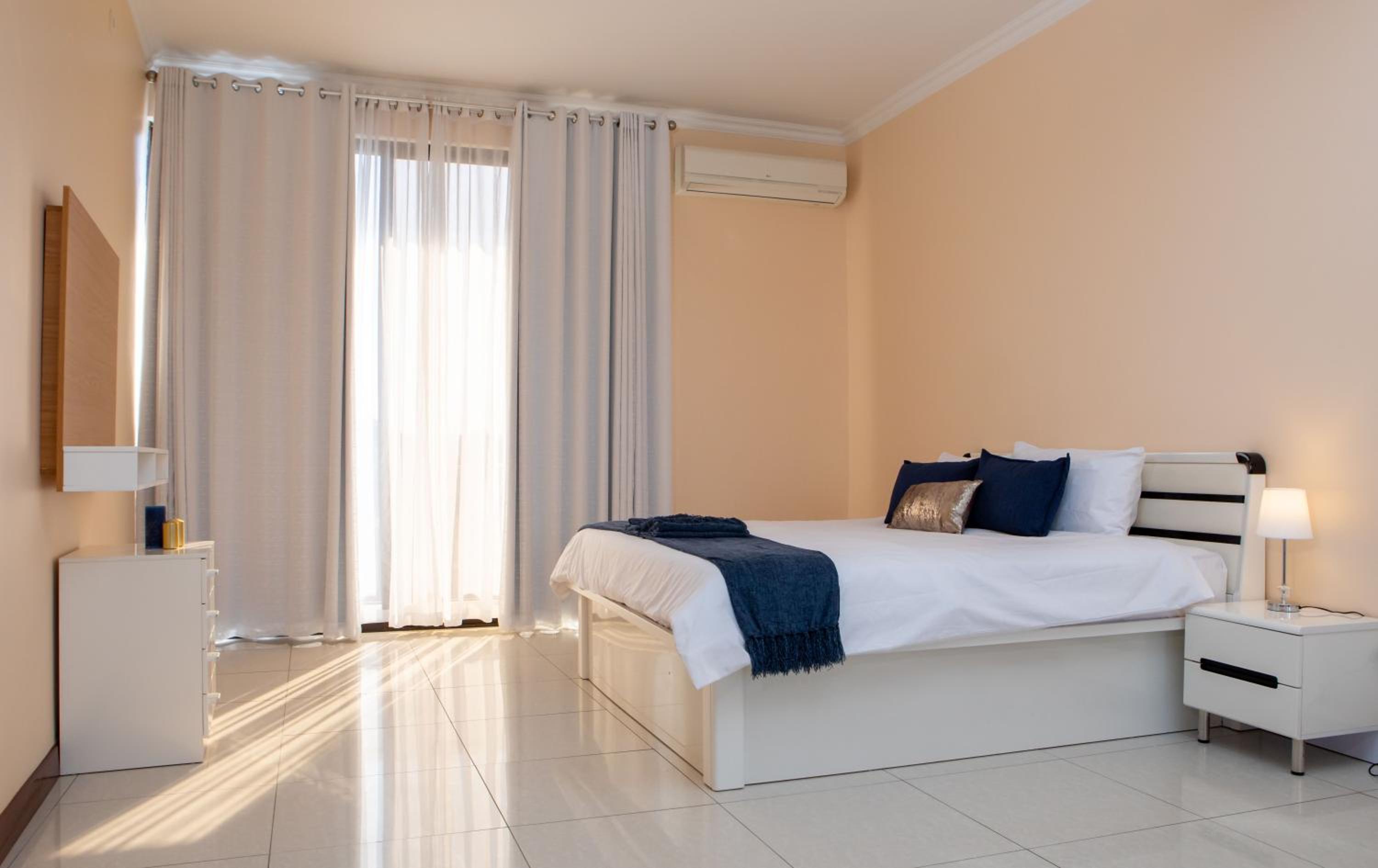 Double Room with Balcony (2 Adults + 1 Child) photo 3