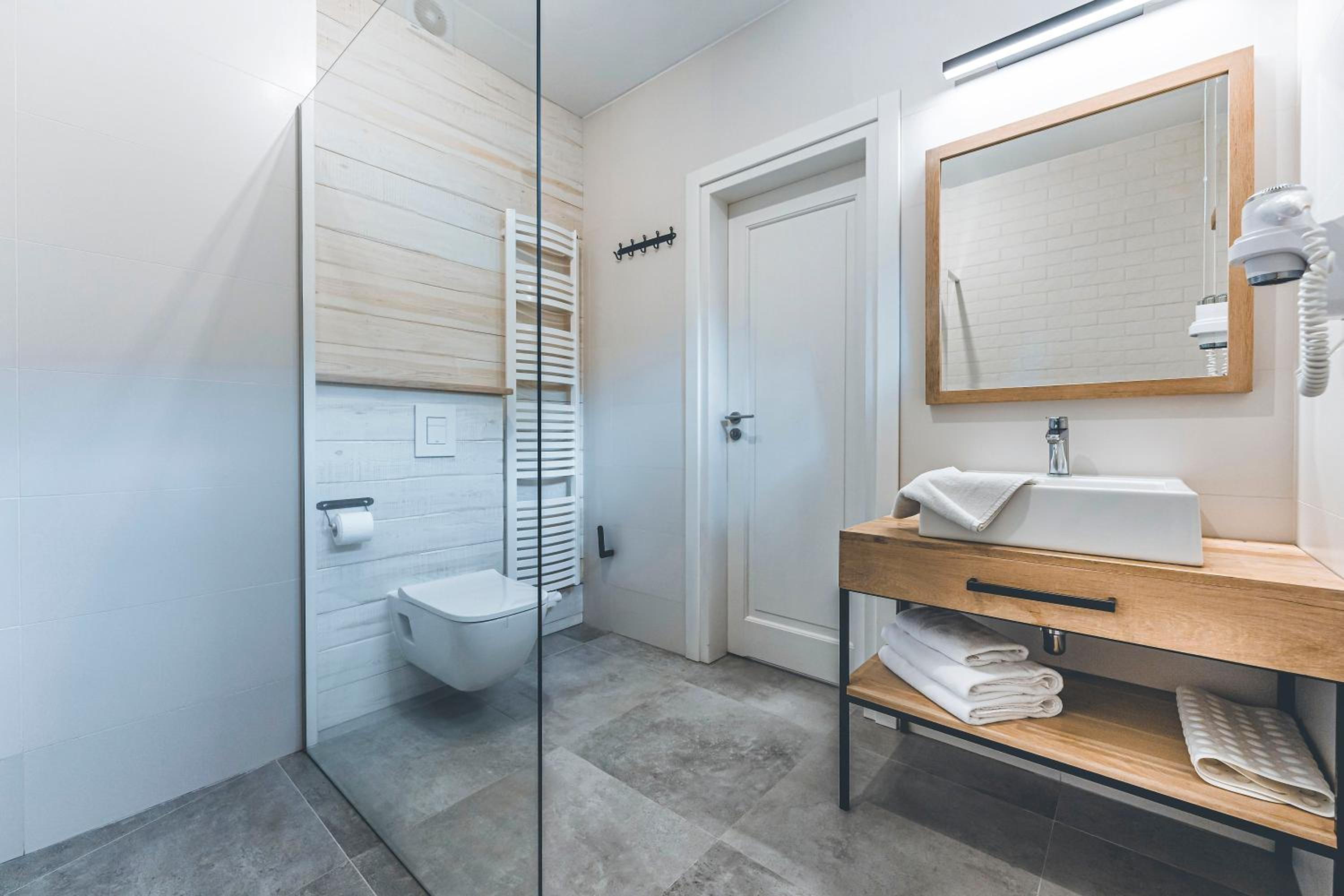 Standard Twin Room - Photo 14