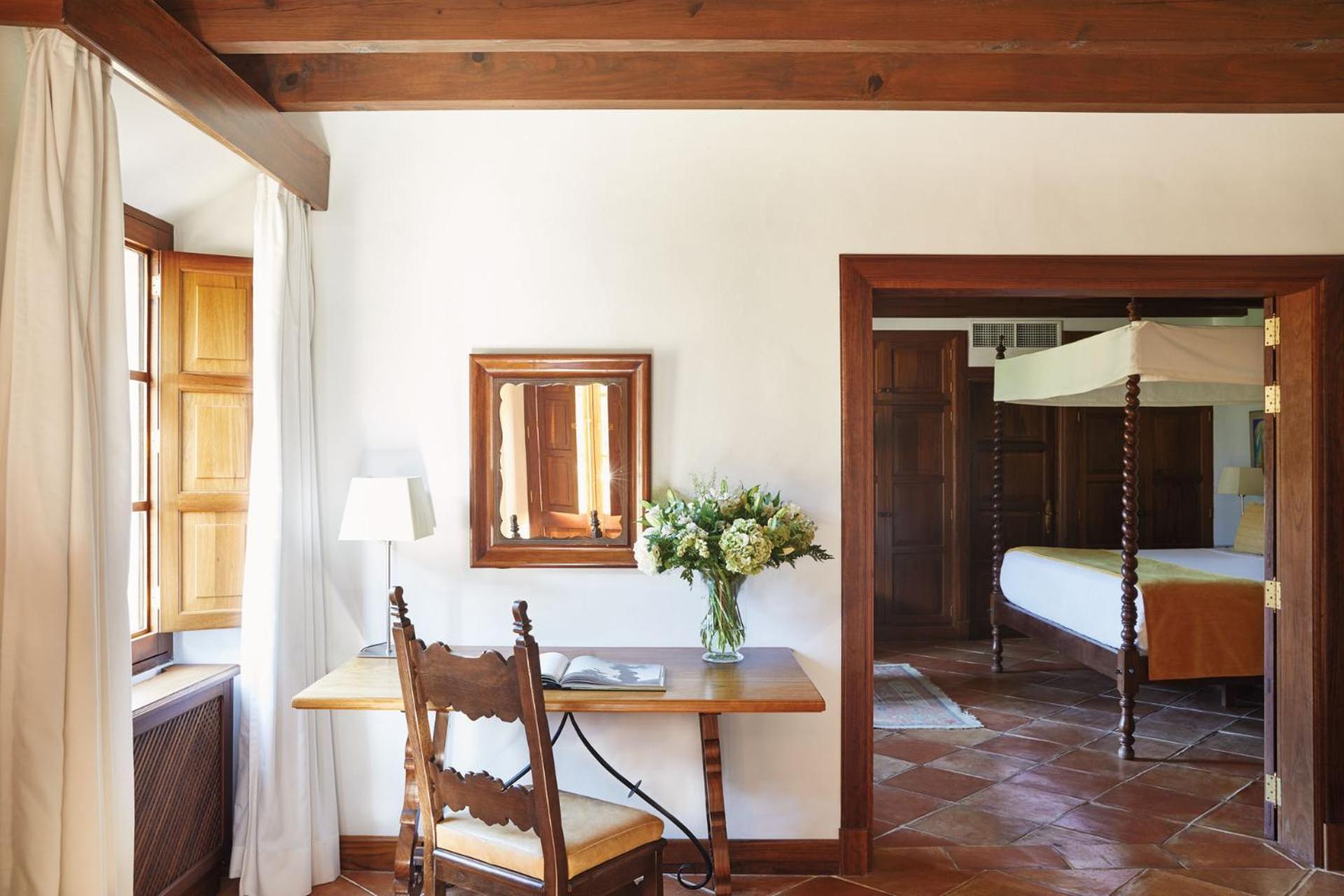 Deluxe Suite - Photo 7
