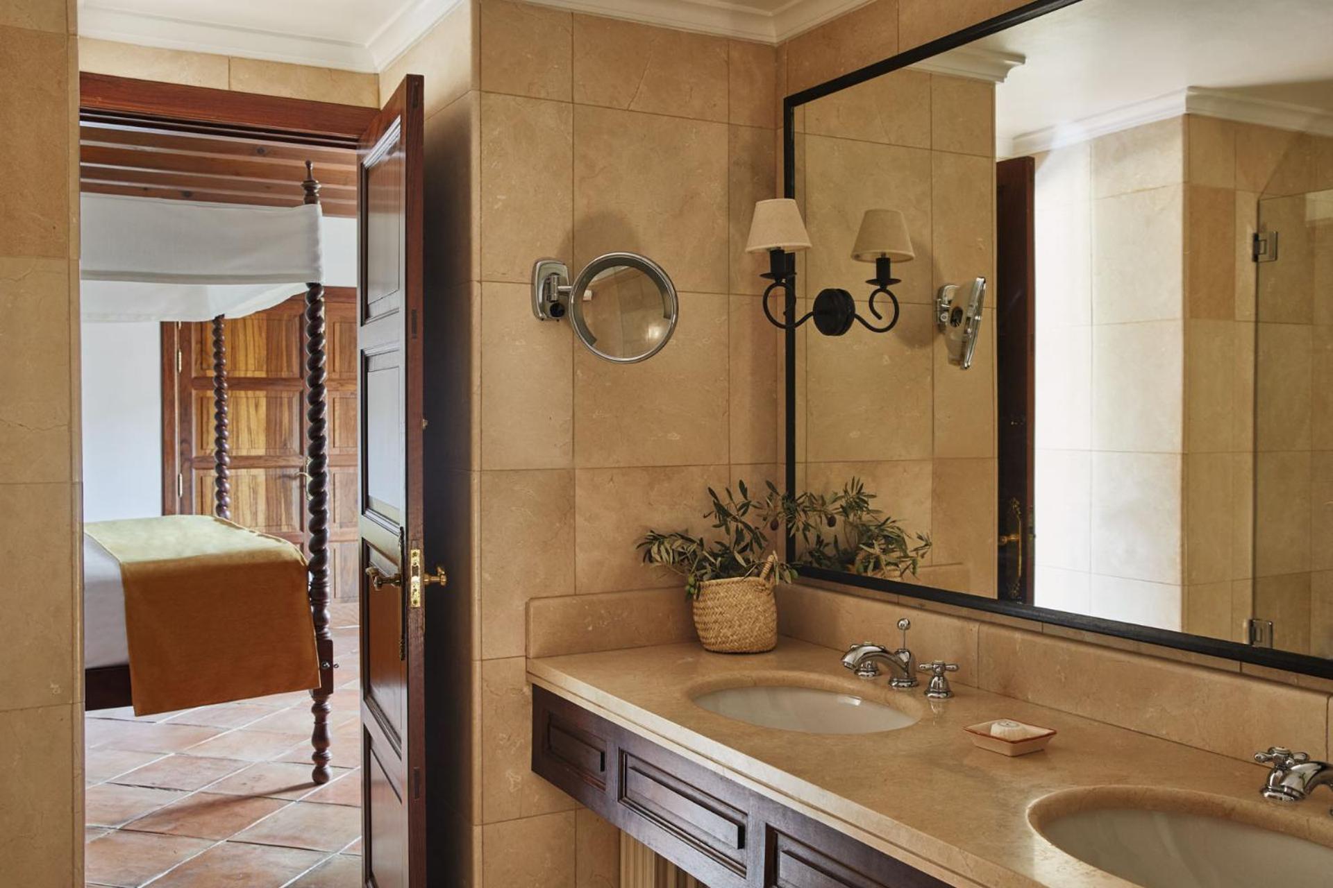 Deluxe Suite - Photo 3