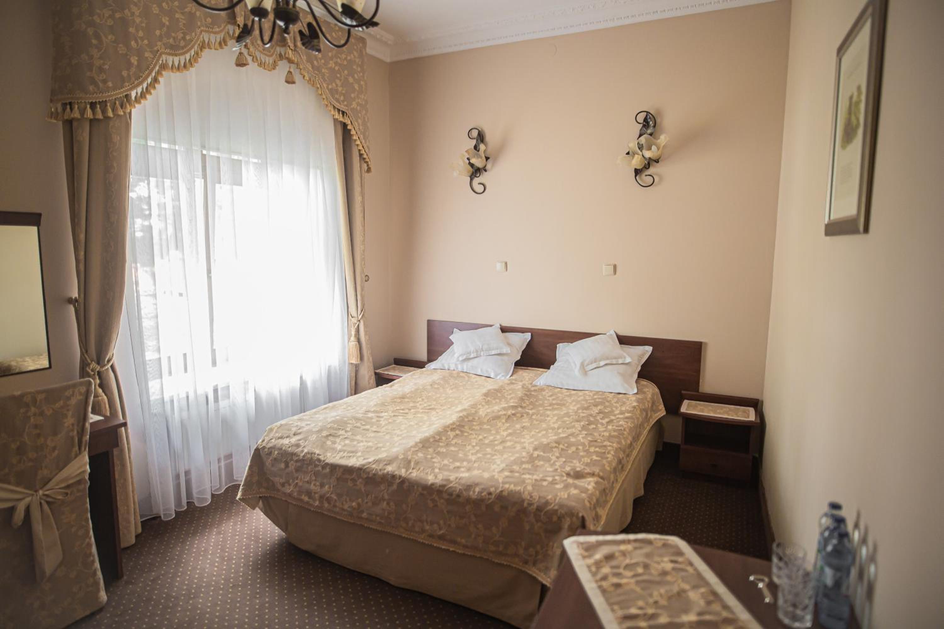 Double or Twin Room - Photo 3