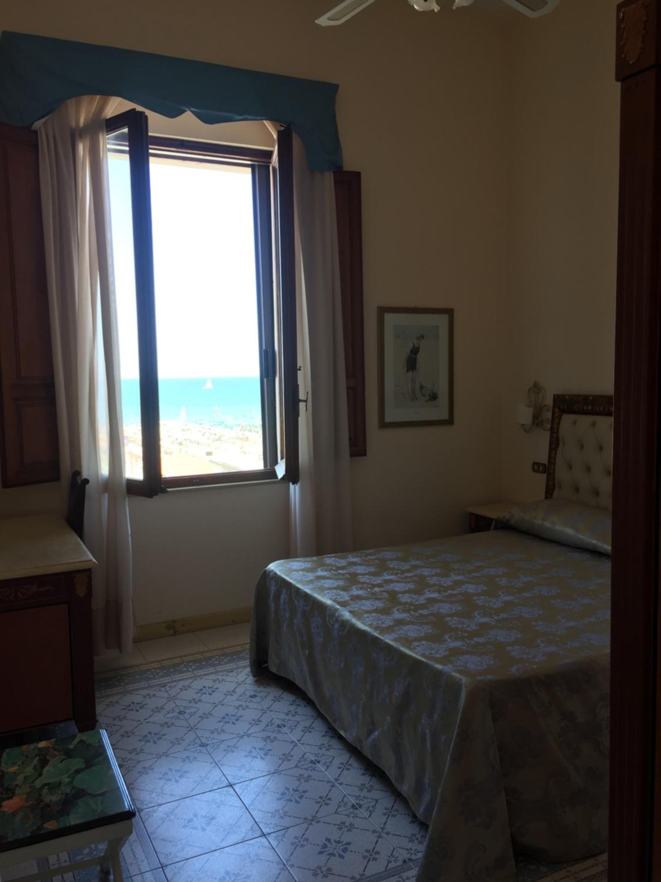 Double Room with Sea View - Photo 1
