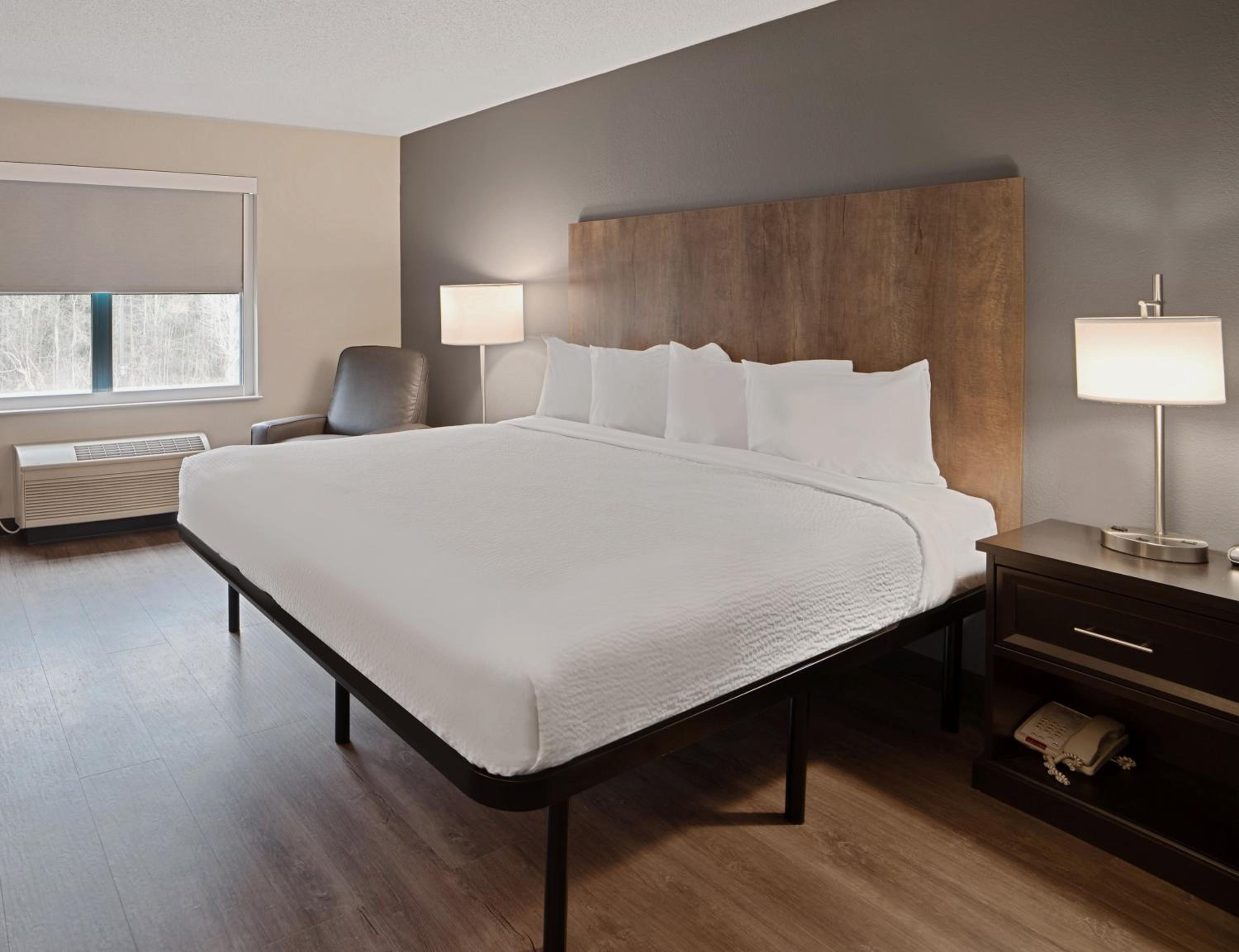 Studio with 1 King Bed - Non-Smoking - Photo 4