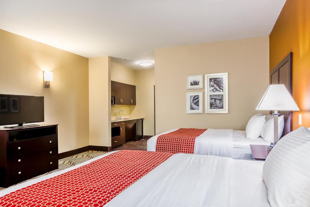 Deluxe King Room with Bathtub with Grab Bars - Mobility Access photo 1