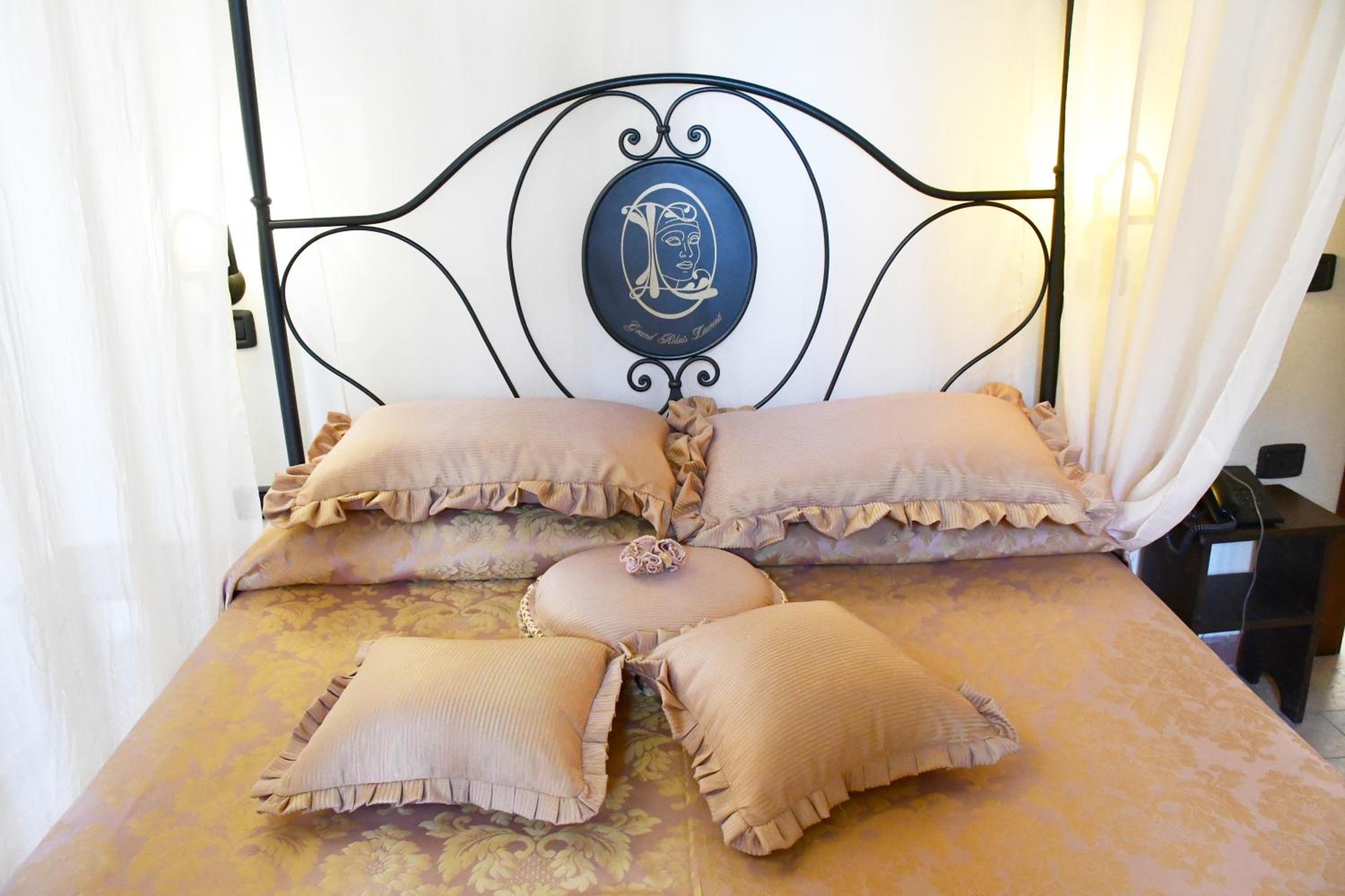 Double Room - Photo 6