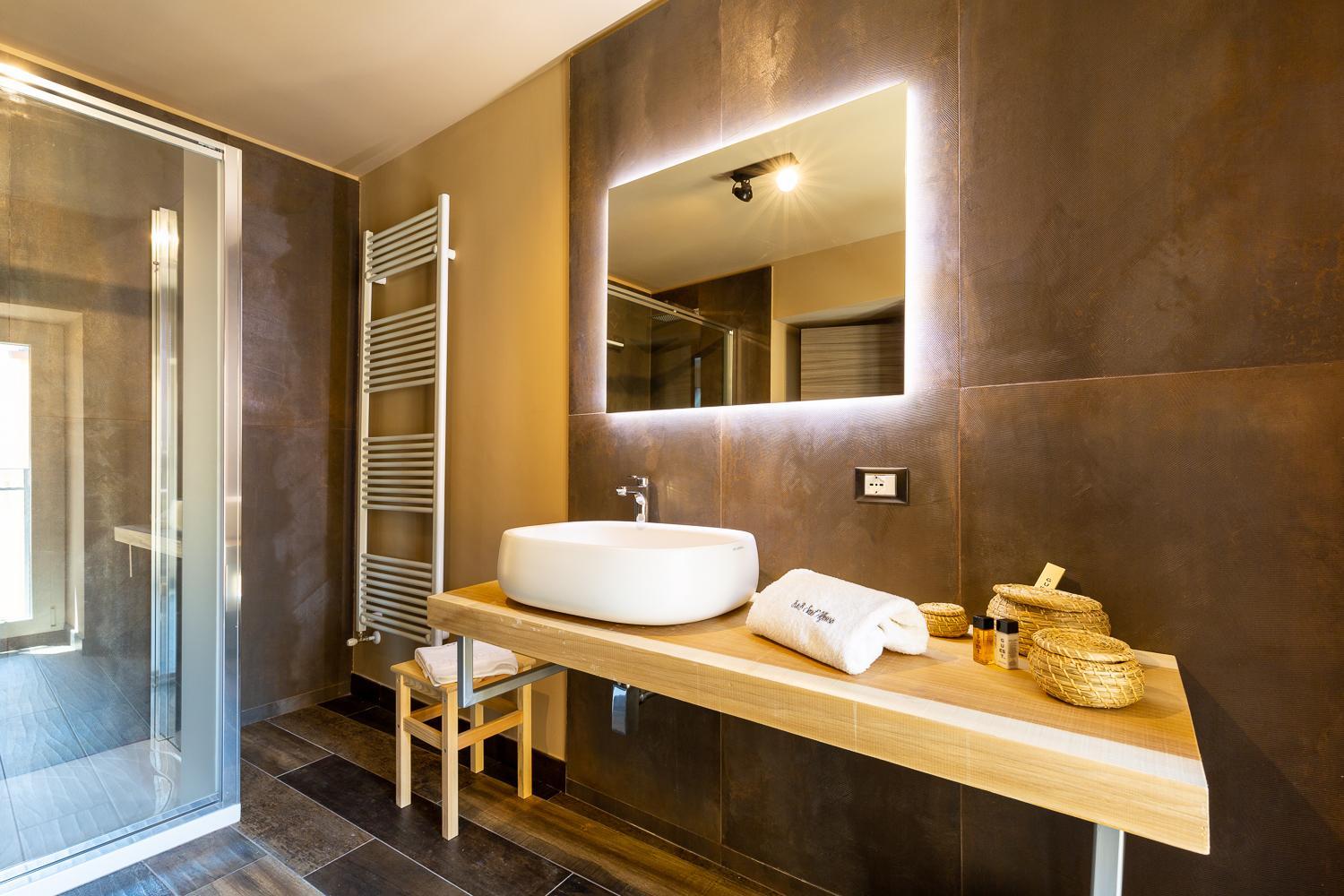 Deluxe Double Room with Balcony and Sea View - Photo 5