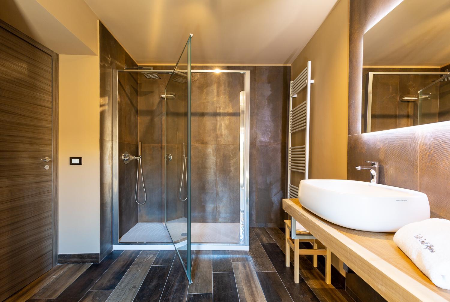 Deluxe Double Room with Balcony and Sea View - Photo 2