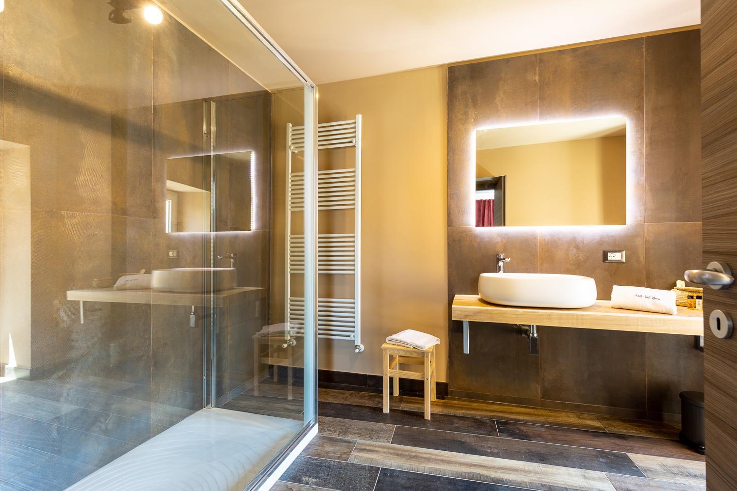 Deluxe Double Room with Balcony and Sea View - Photo 3