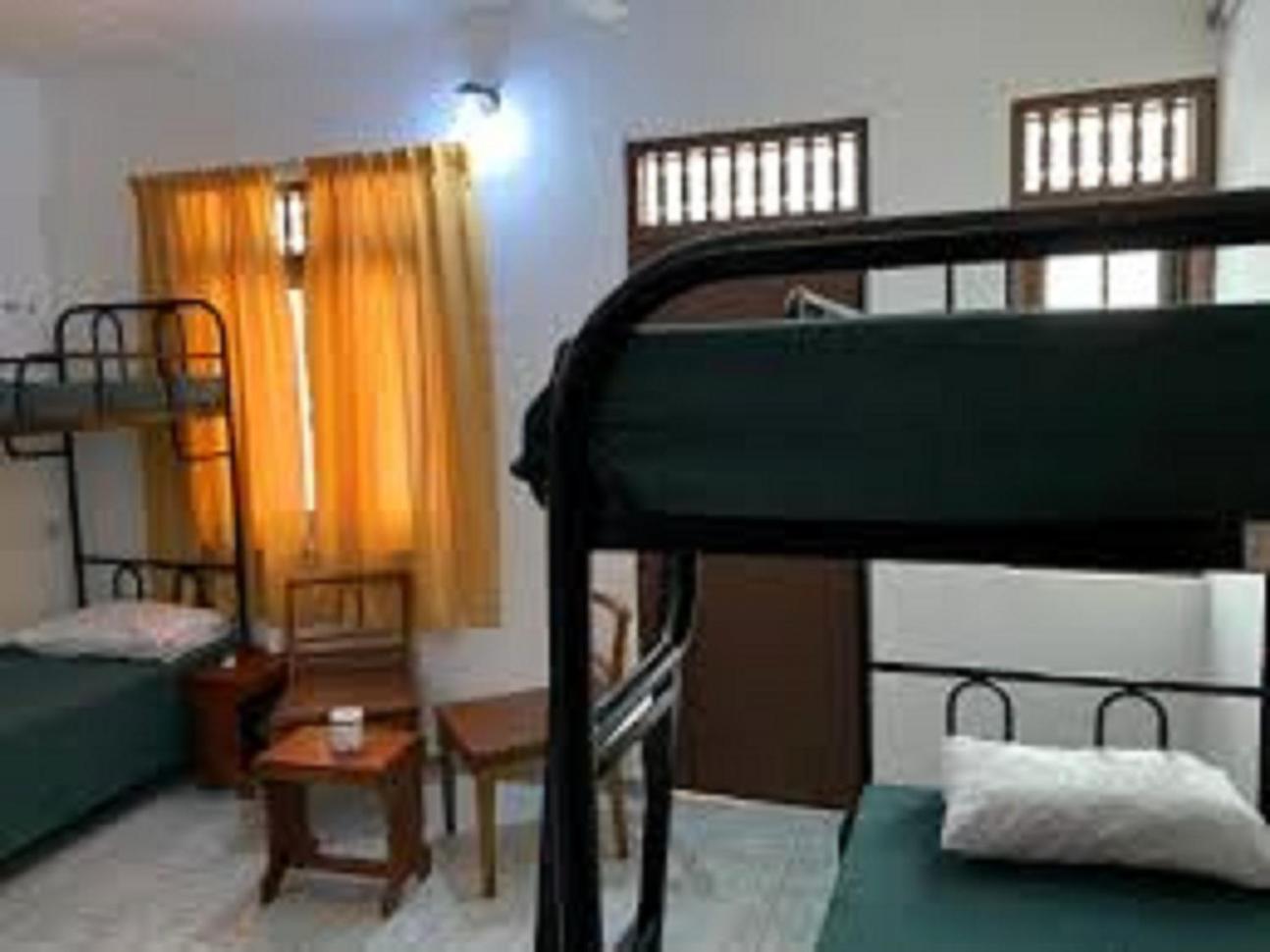 Single Bed in 6-Bed Dormitory Room with Sea View