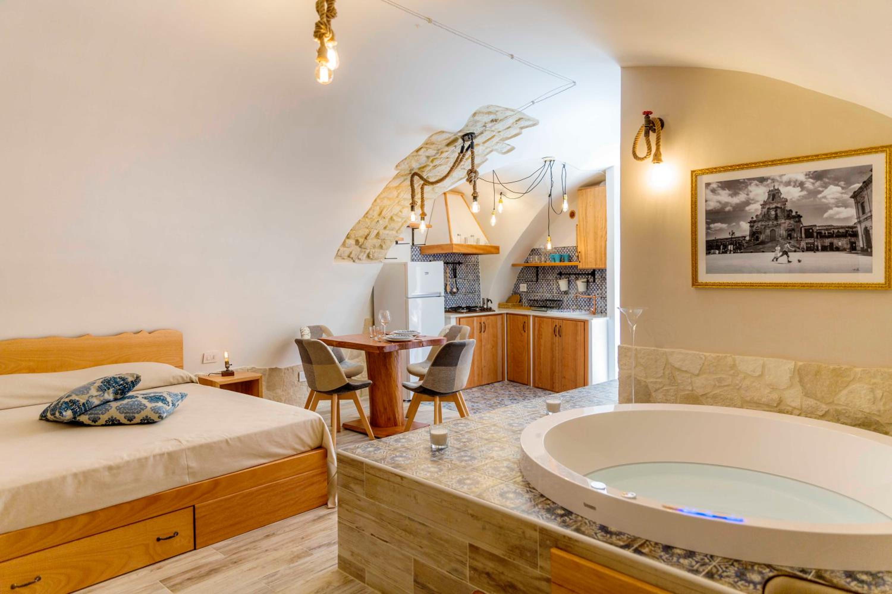 Studio with Spa Bath