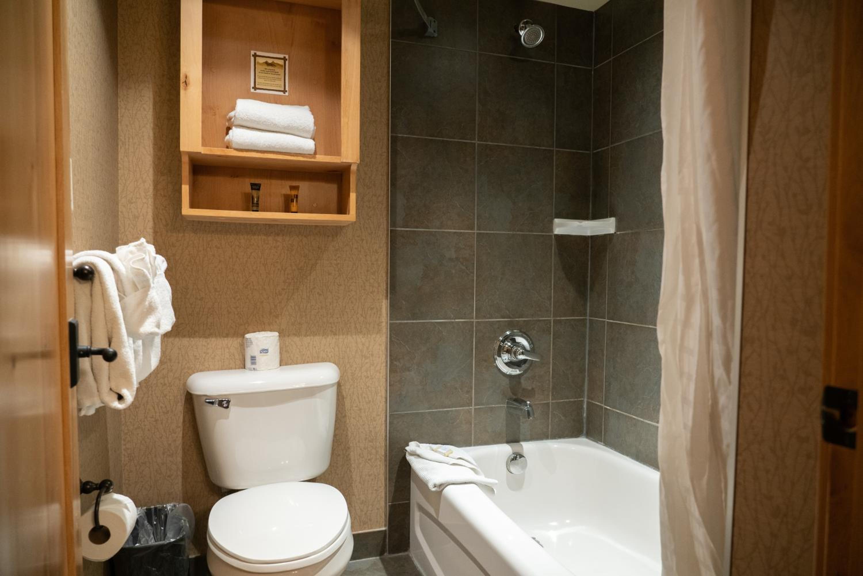 Double Room with Two Double Beds - Photo 2
