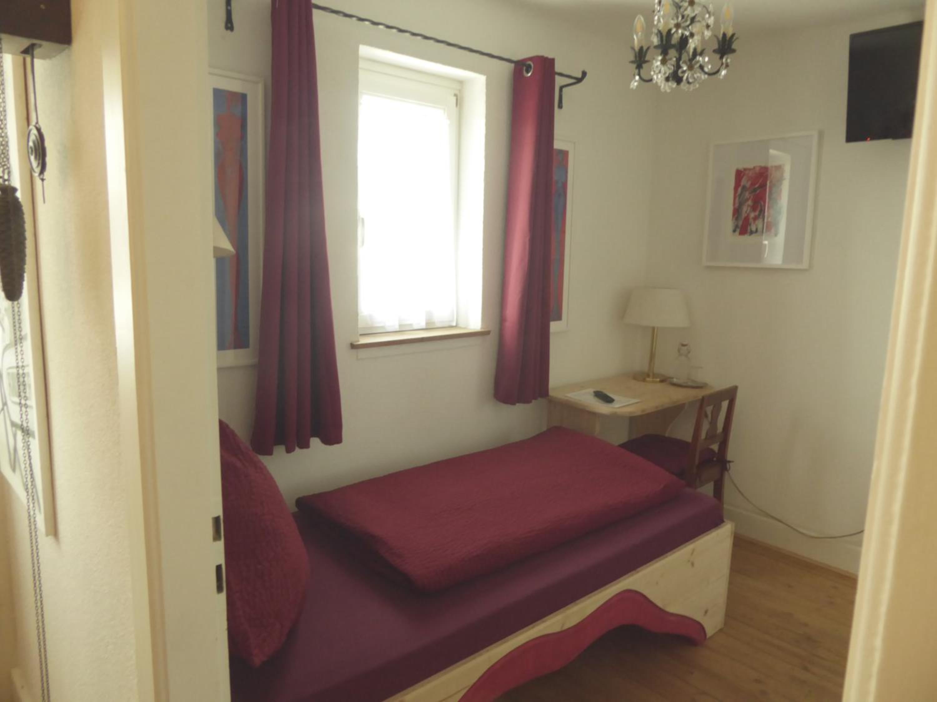 Small Single Room photo 3