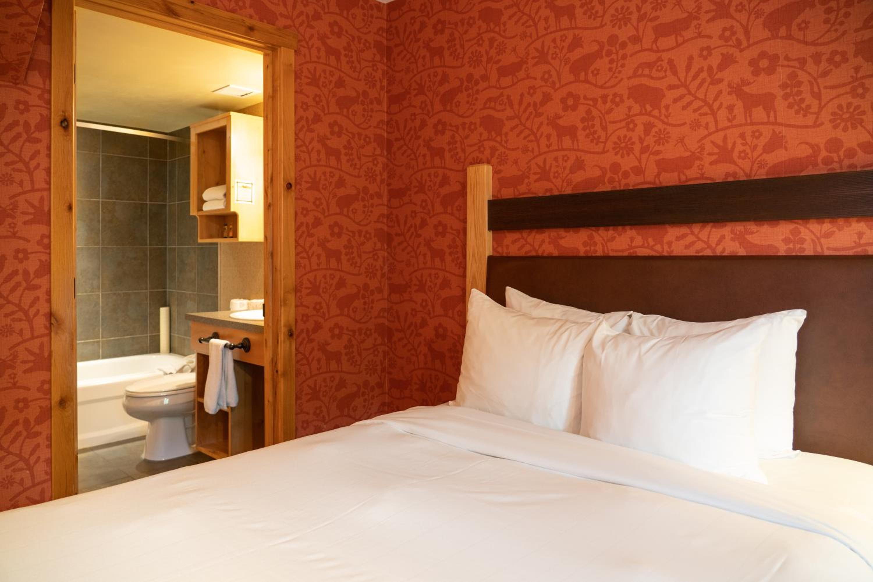 One-Bedroom Suite with Two Doubles - Photo 9