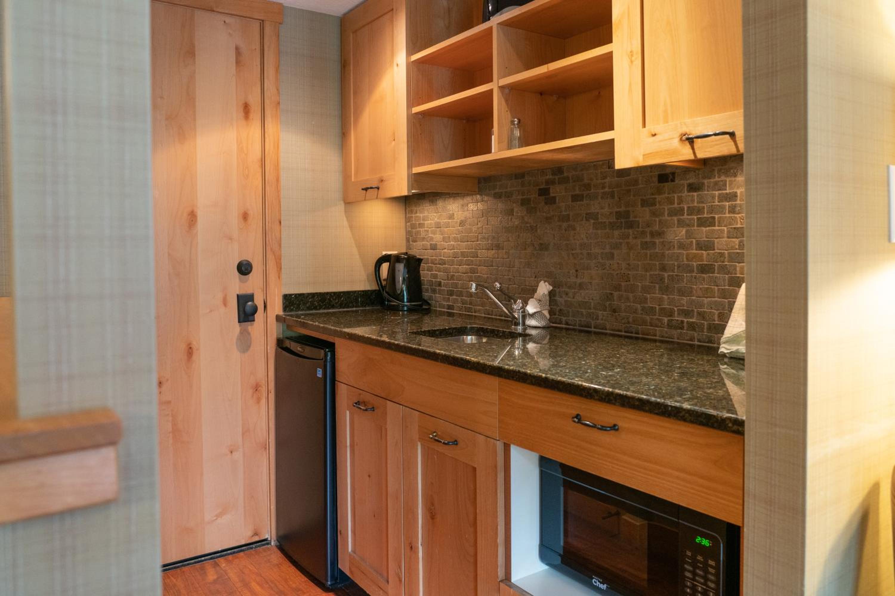 One-Bedroom Suite with Two Doubles - Photo 5