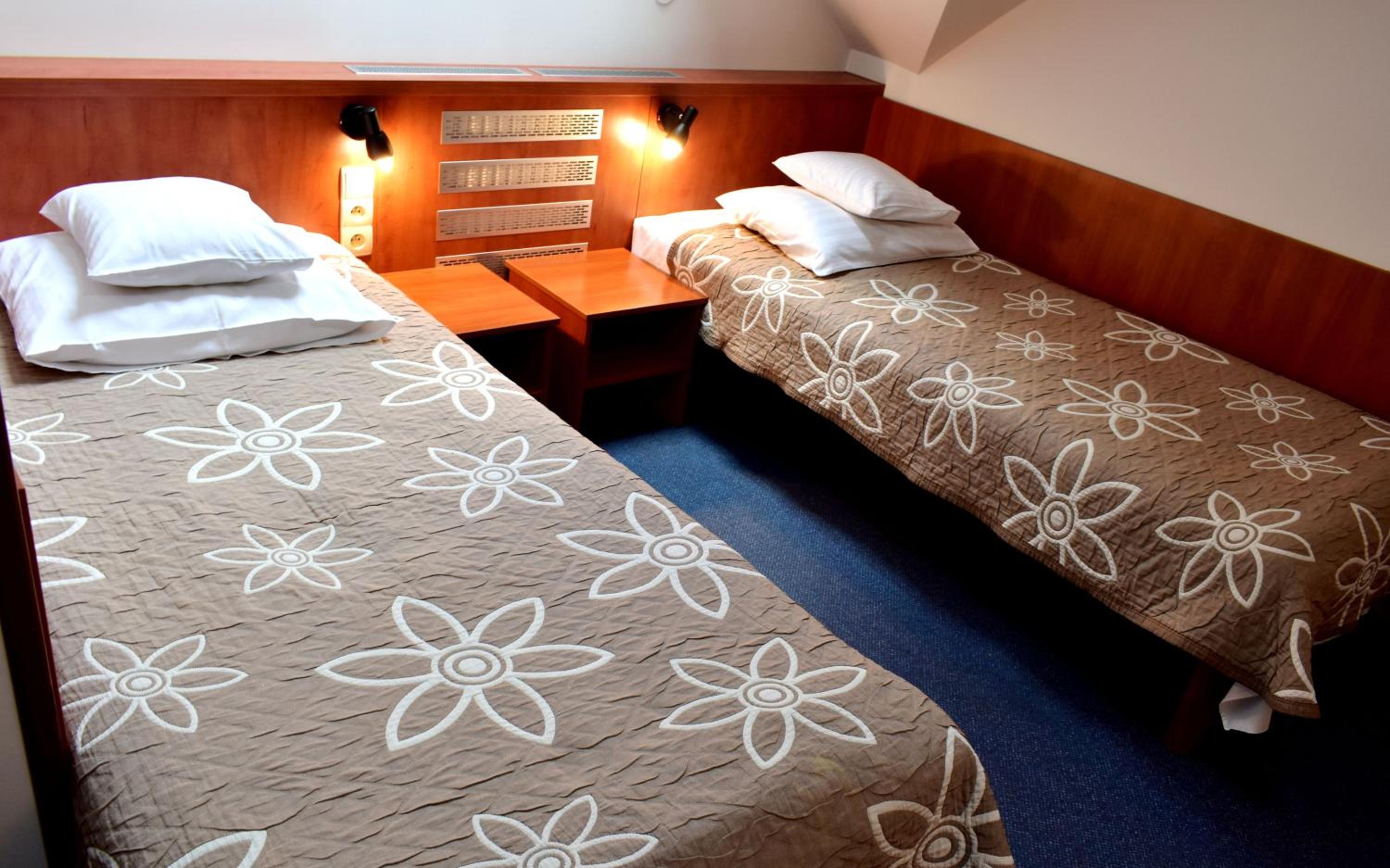 Double or Twin Room - Photo 7
