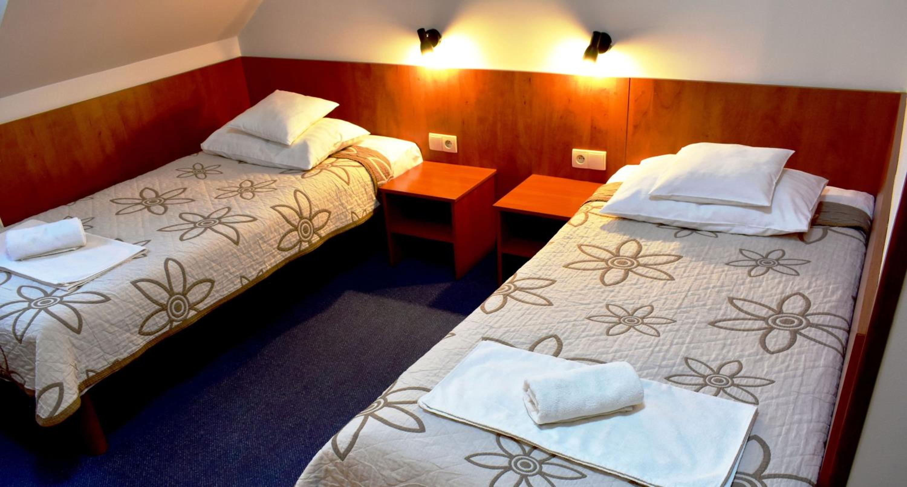 Double or Twin Room - Photo 6