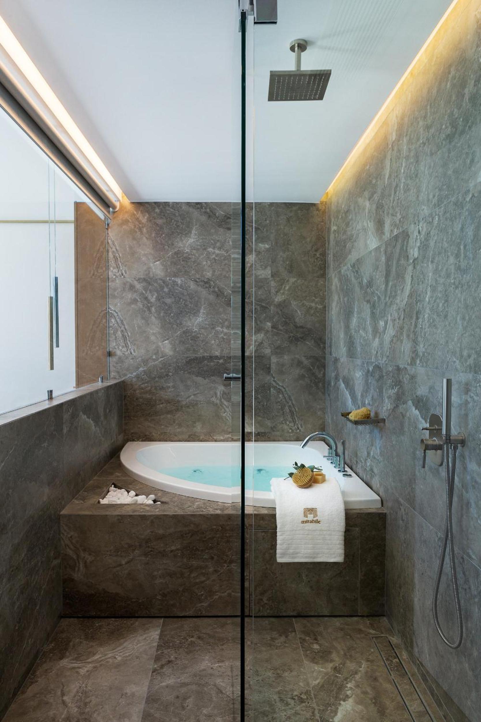 Suite with spa bath - Photo 3